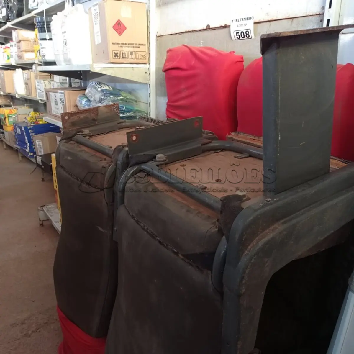 LOTE 508 - 04 BANCOS DA VAN IVECO SENDO 01 DE 02 LUGARES. (NO ESTADO) ATENÇÃO! FAZER A VISITAÇÃO ANTES DE ARREMATAR, NÃO SABEMOS SE FUNCIONA. LEILÃO NÃO TEM GARANTIA E NEM DEVOLUÇÃO, SUJEITO A POSSÍVEIS AVARIAS VISÍVEIS/OCULTAS E/OU AUSÊNCIA DE COMPONENTES.
