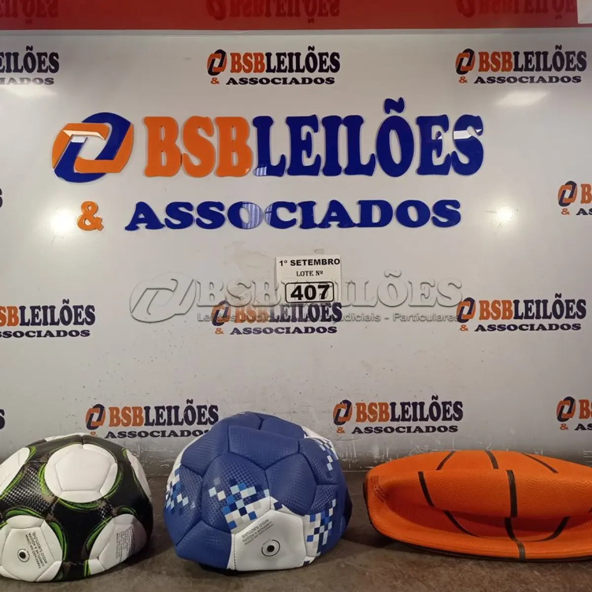 LOTE 407 - 01 BOLA DE BASQUETE E 02 BOLAS DE FUTEBOL. (NO ESTADO) ATENÇÃO! FAZER A VISITAÇÃO ANTES DE ARREMATAR, NÃO SABEMOS SE FUNCIONA. LEILÃO NÃO TEM GARANTIA E NEM DEVOLUÇÃO, SUJEITO A POSSÍVEIS AVARIAS VISÍVEIS/OCULTAS E/OU AUSÊNCIA DE COMPONENTES.