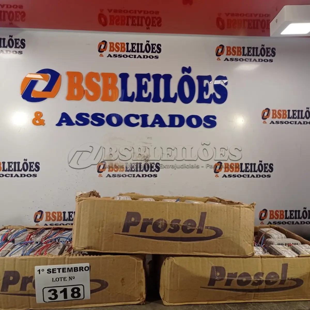 LOTE 318 - 01 LOTE COM GRANDE QUANTIDADE DE REATORES PARA LÂMPADAS FLUORESCENTES 1X40W. (NO ESTADO) ATENÇÃO! FAZER A VISITAÇÃO ANTES DE ARREMATAR, NÃO SABEMOS SE FUNCIONA. LEILÃO NÃO TEM GARANTIA E NEM DEVOLUÇÃO, SUJEITO A POSSÍVEIS AVARIAS VISÍVEIS/OCULTAS E/OU AUSÊNCIA DE COMPONENTES.