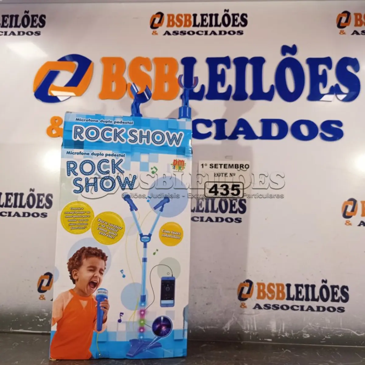 LOTE 435 - 01 MICROFONE COM PEDESTAL ROCK STAR. (NO ESTADO) ATENÇÃO! FAZER A VISITAÇÃO ANTES DE ARREMATAR, NÃO SABEMOS SE FUNCIONA. LEILÃO NÃO TEM GARANTIA E NEM DEVOLUÇÃO, SUJEITO A POSSÍVEIS AVARIAS VISÍVEIS/OCULTAS E/OU AUSÊNCIA DE COMPONENTES.