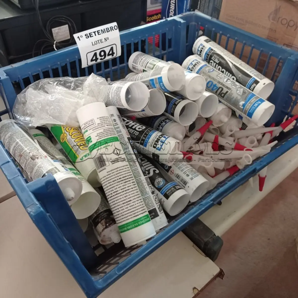 LOTE 494 - 01 LOTE COM VÁRIAS BISNAGAS DE SILICONE DIVERSOS. (NO ESTADO) ATENÇÃO! FAZER A VISITAÇÃO ANTES DE ARREMATAR, NÃO SABEMOS SE FUNCIONA. LEILÃO NÃO TEM GARANTIA E NEM DEVOLUÇÃO, SUJEITO A POSSÍVEIS AVARIAS VISÍVEIS/OCULTAS E/OU AUSÊNCIA DE COMPONENTES.