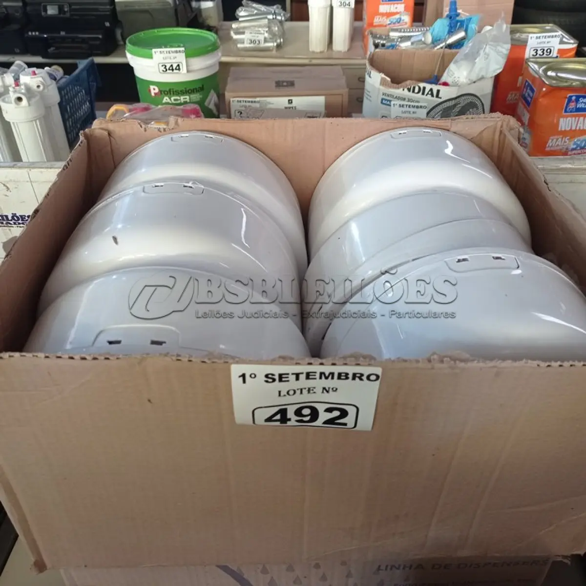 LOTE 492 - 01 LOTE COM VÁRIOS DISPENSE PARA PAPEL HIGIÊNICO. (NO ESTADO) ATENÇÃO! FAZER A VISITAÇÃO ANTES DE ARREMATAR, NÃO SABEMOS SE FUNCIONA. LEILÃO NÃO TEM GARANTIA E NEM DEVOLUÇÃO, SUJEITO A POSSÍVEIS AVARIAS VISÍVEIS/OCULTAS E/OU AUSÊNCIA DE COMPONENTES.
