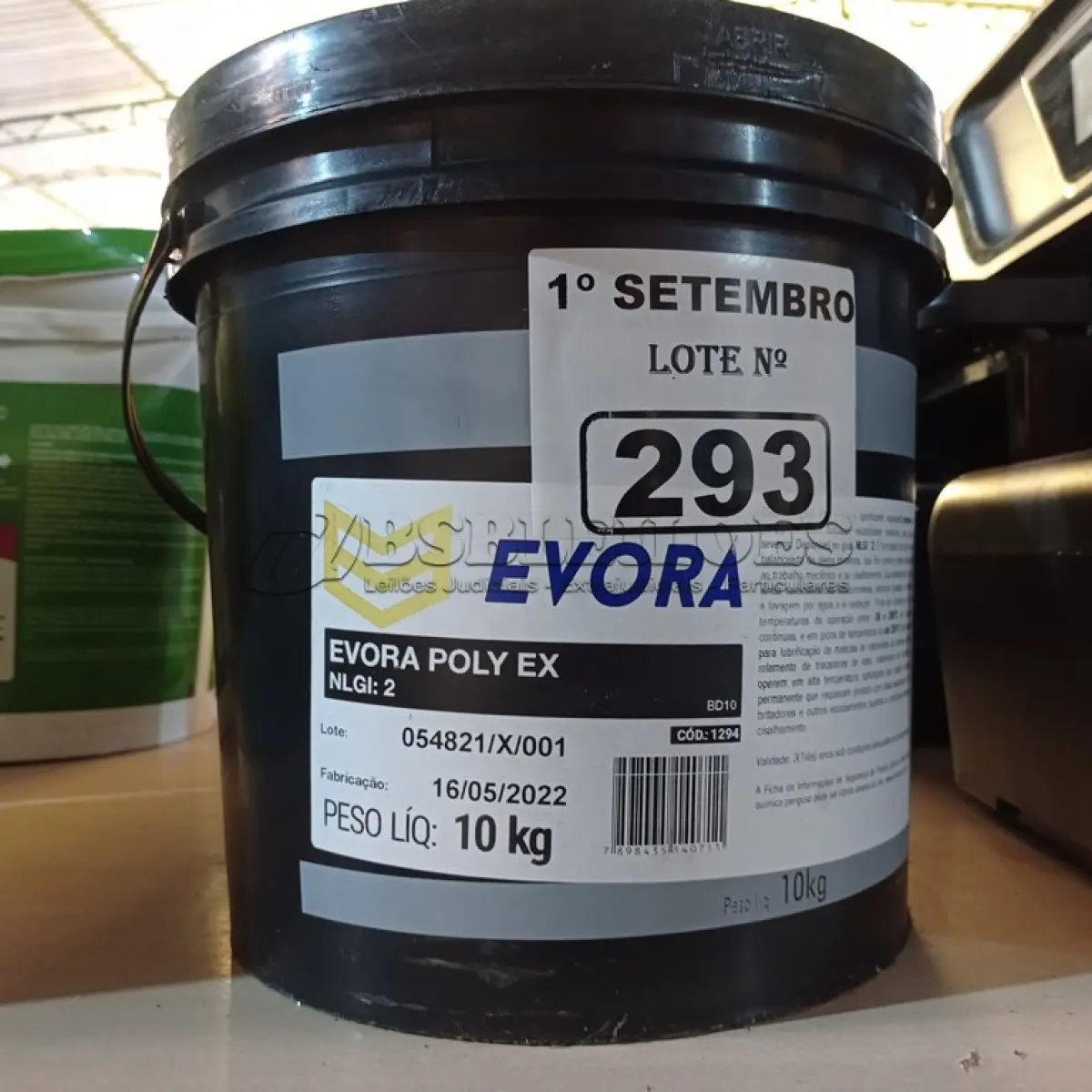 LOTE 293 - 01 BALDE DE GRAXA EVORA POLY EX NLGI:2 10 KG. (NO ESTADO) ATENÇÃO! FAZER A VISITAÇÃO ANTES DE ARREMATAR, NÃO SABEMOS SE FUNCIONA. LEILÃO NÃO TEM GARANTIA E NEM DEVOLUÇÃO, SUJEITO A POSSÍVEIS AVARIAS VISÍVEIS/OCULTAS E/OU AUSÊNCIA DE COMPONENTES.