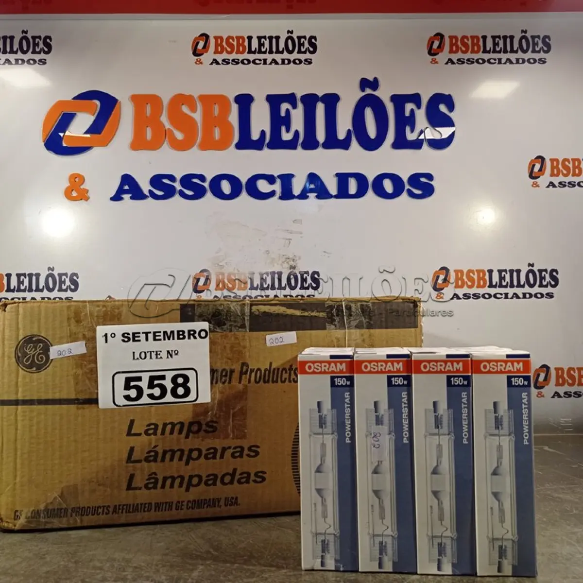 LOTE 558 - 01 LOTE COM VÁRIAS LÂMPADAS DE VAPOR METÁLICO E REATORES MARCAS E MODELOS DIVERSOS. (NO ESTADO) ATENÇÃO! FAZER A VISITAÇÃO ANTES DE ARREMATAR, NÃO SABEMOS SE FUNCIONA. LEILÃO NÃO TEM GARANTIA E NEM DEVOLUÇÃO, SUJEITO A POSSÍVEIS AVARIAS VISÍVEIS/OCULTAS E/OU AUSÊNCIA DE COMPONENTES.