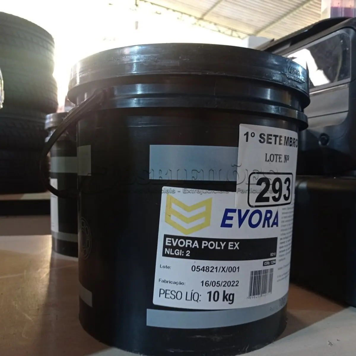 LOTE 293 - 01 BALDE DE GRAXA EVORA POLY EX NLGI:2 10 KG. (NO ESTADO) ATENÇÃO! FAZER A VISITAÇÃO ANTES DE ARREMATAR, NÃO SABEMOS SE FUNCIONA. LEILÃO NÃO TEM GARANTIA E NEM DEVOLUÇÃO, SUJEITO A POSSÍVEIS AVARIAS VISÍVEIS/OCULTAS E/OU AUSÊNCIA DE COMPONENTES.