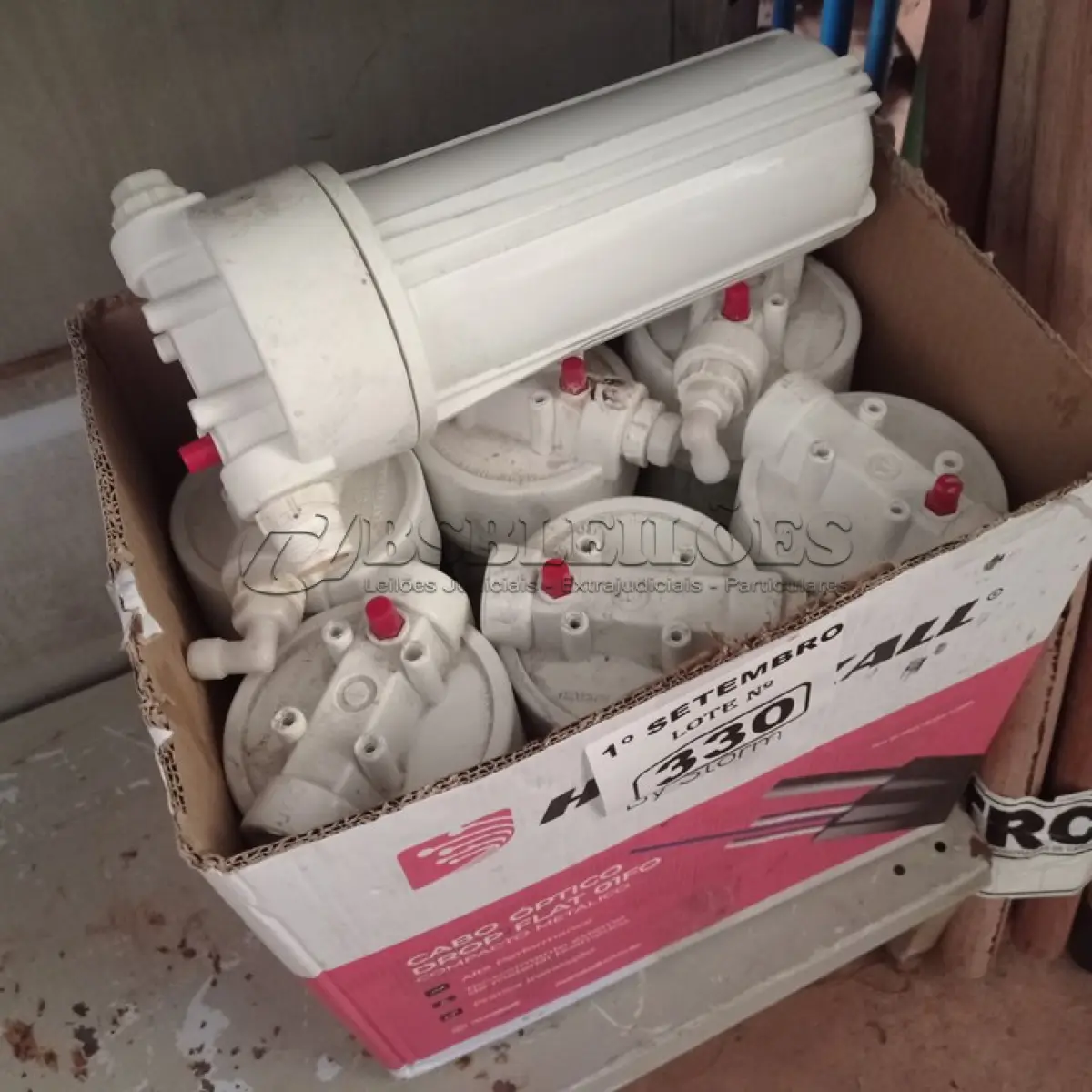 LOTE 330 - 07 FILTROS PARA CAIXA D’AGUA TIPO CAVALETE. (NO ESTADO) ATENÇÃO! FAZER A VISITAÇÃO ANTES DE ARREMATAR, NÃO SABEMOS SE FUNCIONA. LEILÃO NÃO TEM GARANTIA E NEM DEVOLUÇÃO, SUJEITO A POSSÍVEIS AVARIAS VISÍVEIS/OCULTAS E/OU AUSÊNCIA DE COMPONENTES.