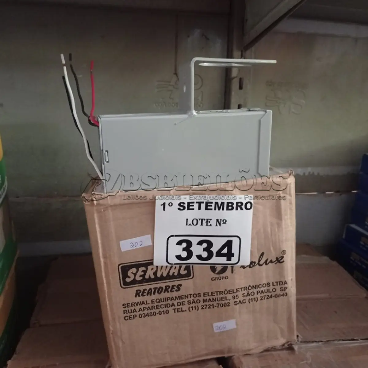 LOTE 334 - 06 CAIXAS DE REATORES PARA LÂMPADAS DE VAPOR METÁLICO 150W. (NO ESTADO) ATENÇÃO! FAZER A VISITAÇÃO ANTES DE ARREMATAR, NÃO SABEMOS SE FUNCIONA. LEILÃO NÃO TEM GARANTIA E NEM DEVOLUÇÃO, SUJEITO A POSSÍVEIS AVARIAS VISÍVEIS/OCULTAS E/OU AUSÊNCIA DE COMPONENTES.