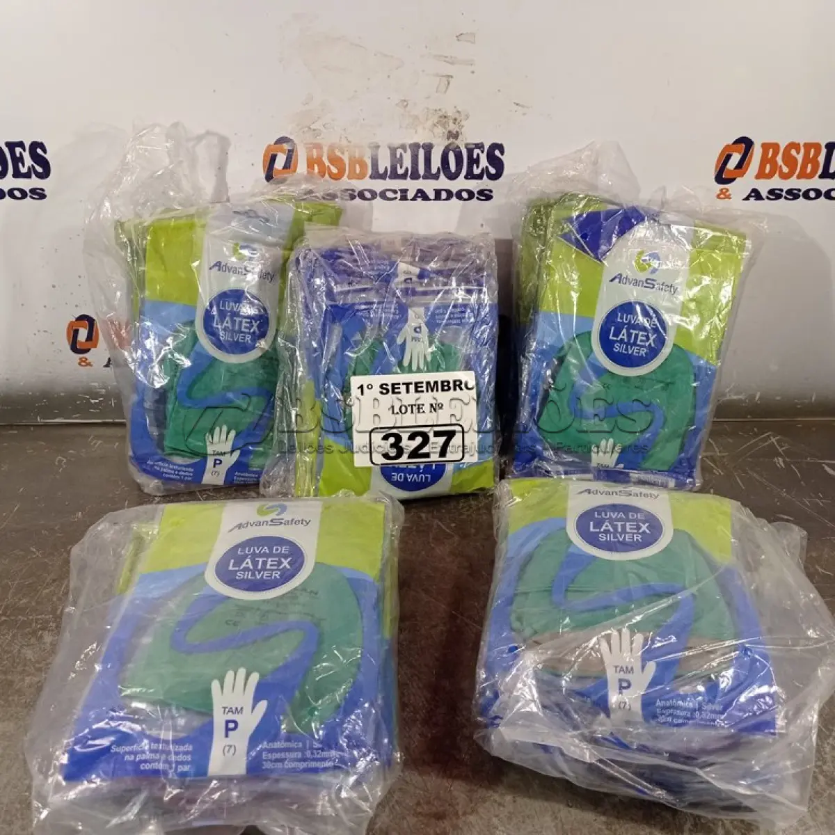 LOTE 327 - 05 PACOTES DE LUVAS DE LÁTEX SILVER TAMANHO “P”. (NO ESTADO) ATENÇÃO! FAZER A VISITAÇÃO ANTES DE ARREMATAR, NÃO SABEMOS SE FUNCIONA. LEILÃO NÃO TEM GARANTIA E NEM DEVOLUÇÃO, SUJEITO A POSSÍVEIS AVARIAS VISÍVEIS/OCULTAS E/OU AUSÊNCIA DE COMPONENTES.