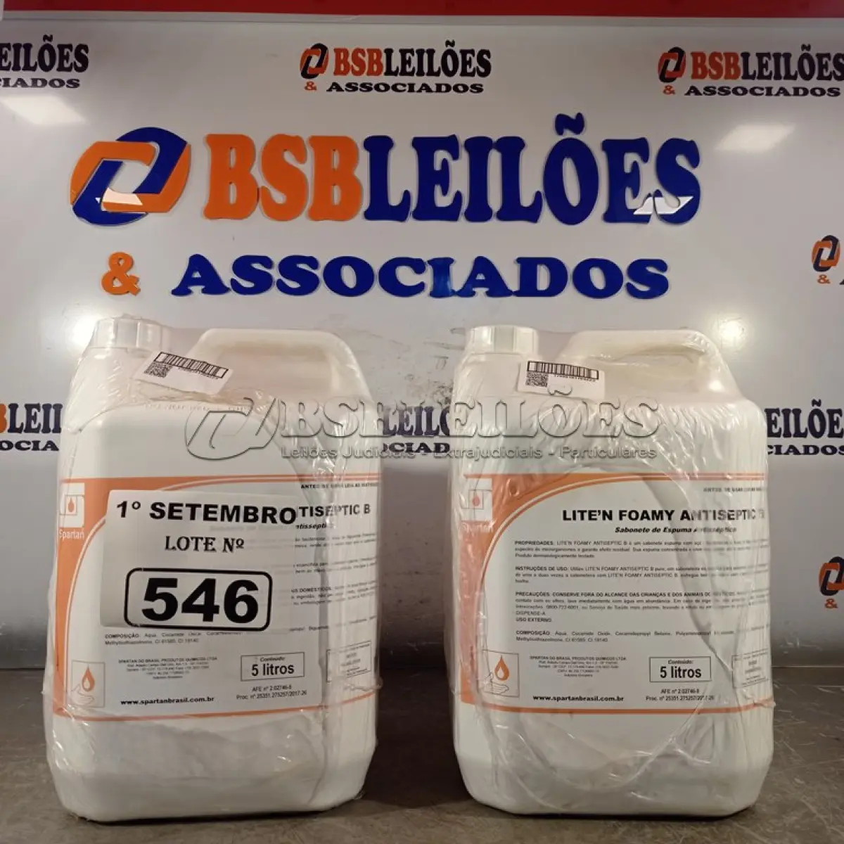 LOTE 546 - 20 LITROS DE SABONETE DE ESPUMA ANTISSÉPTICO. (NO ESTADO) ATENÇÃO! FAZER A VISITAÇÃO ANTES DE ARREMATAR, NÃO SABEMOS SE FUNCIONA. LEILÃO NÃO TEM GARANTIA E NEM DEVOLUÇÃO, SUJEITO A POSSÍVEIS AVARIAS VISÍVEIS/OCULTAS E/OU AUSÊNCIA DE COMPONENTES.
