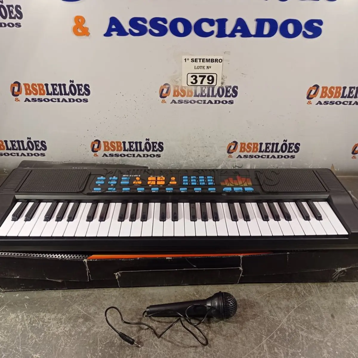 LOTE 379 - 01 TECLADO HS5460A. (NO ESTADO) ATENÇÃO! FAZER A VISITAÇÃO ANTES DE ARREMATAR, NÃO SABEMOS SE FUNCIONA. LEILÃO NÃO TEM GARANTIA E NEM DEVOLUÇÃO, SUJEITO A POSSÍVEIS AVARIAS VISÍVEIS/OCULTAS E/OU AUSÊNCIA DE COMPONENTES.