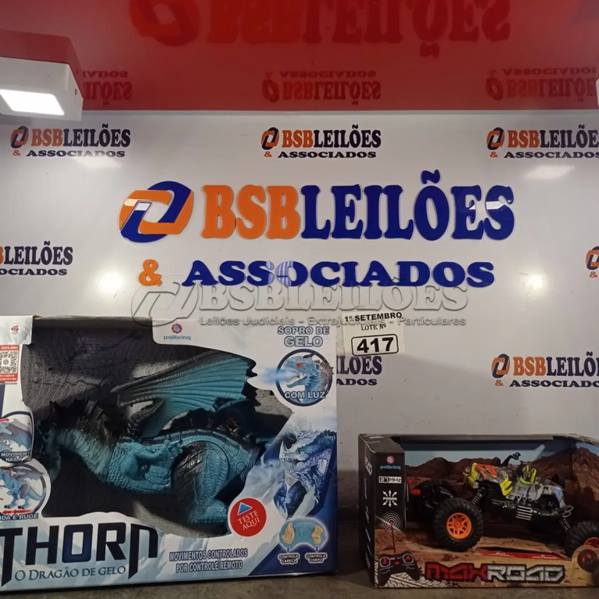 LOTE 417 - 01 CARRINHO DE CONTROLE REMOTO E 01 DRAGÃO DE GELO THORN. (NO ESTADO) ATENÇÃO! FAZER A VISITAÇÃO ANTES DE ARREMATAR, NÃO SABEMOS SE FUNCIONA. LEILÃO NÃO TEM GARANTIA E NEM DEVOLUÇÃO, SUJEITO A POSSÍVEIS AVARIAS VISÍVEIS/OCULTAS E/OU AUSÊNCIA DE COMPONENTES.