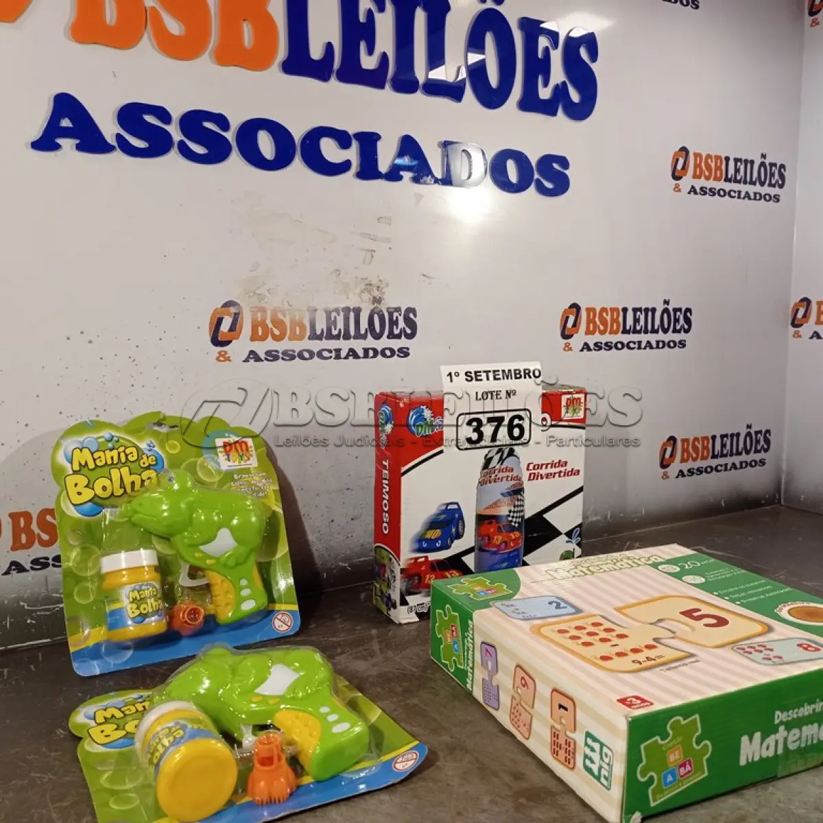 LOTE 376 - 01 BONECO JOÃO TEIMOSO, 01 JOGO DESCOBRINDO A MATEMÁTICA E 02 PISTOLAS DE BOLHAS. (NO ESTADO) ATENÇÃO! FAZER A VISITAÇÃO ANTES DE ARREMATAR, NÃO SABEMOS SE FUNCIONA. LEILÃO NÃO TEM GARANTIA E NEM DEVOLUÇÃO, SUJEITO A POSSÍVEIS AVARIAS VISÍVEIS/OCULTAS E/OU AUSÊNCIA DE COMPONENTES.