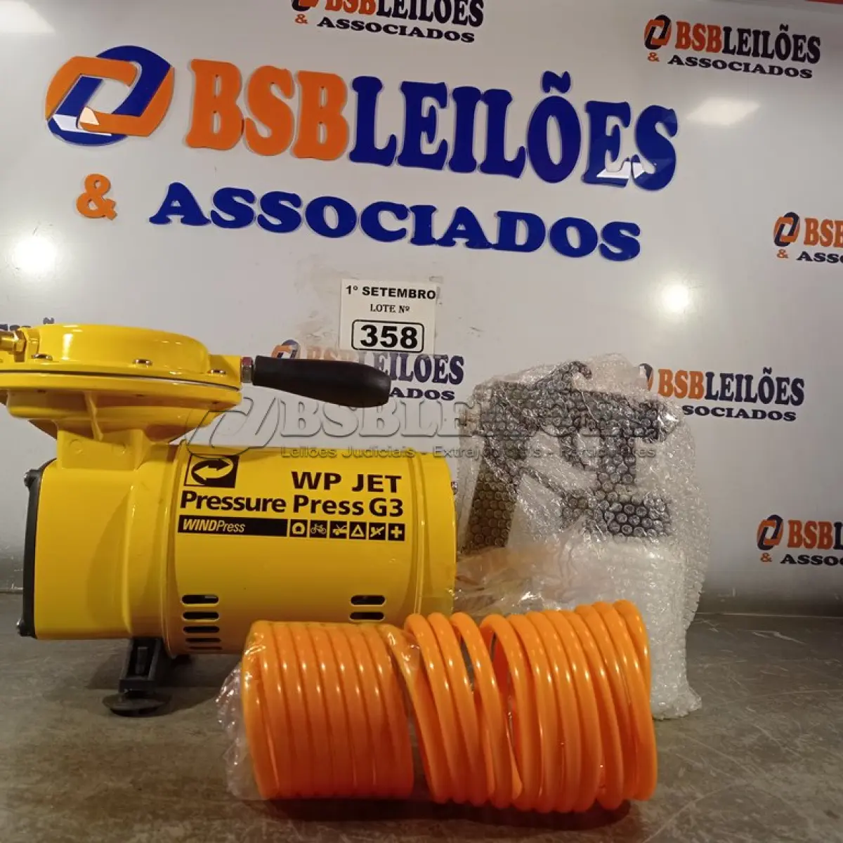LOTE 358 - 01 COMPRESSOR DE AR DIRETO WP JET PRESSURE PRESS G3 COM MANGUEIRA E PISTOLA PARA PINTURA. (NO ESTADO) ATENÇÃO! FAZER A VISITAÇÃO ANTES DE ARREMATAR, NÃO SABEMOS SE FUNCIONA. LEILÃO NÃO TEM GARANTIA E NEM DEVOLUÇÃO, SUJEITO A POSSÍVEIS AVARIAS VISÍVEIS/OCULTAS E/OU AUSÊNCIA DE COMPONENTES.