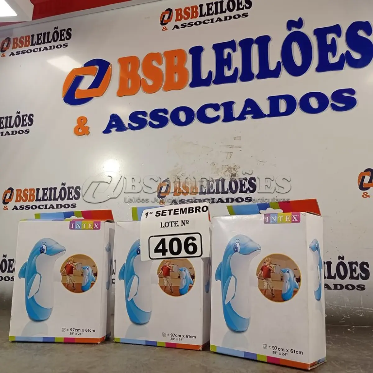 LOTE 406 - 03 BONECOS JOÃO TEIMOSO GOLFINHO. (NO ESTADO) ATENÇÃO! FAZER A VISITAÇÃO ANTES DE ARREMATAR, NÃO SABEMOS SE FUNCIONA. LEILÃO NÃO TEM GARANTIA E NEM DEVOLUÇÃO, SUJEITO A POSSÍVEIS AVARIAS VISÍVEIS/OCULTAS E/OU AUSÊNCIA DE COMPONENTES.