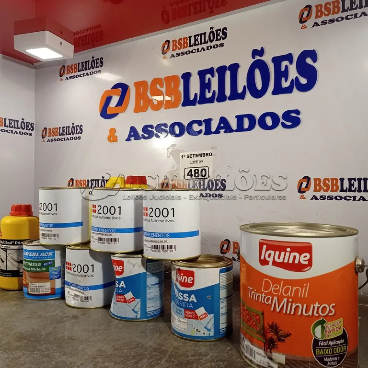 LOTE 480 - 04 LATAS DE ADESIVO PARA LAMINAÇÃO 900GR, 01 LATA DE MASSA PARA MADEIRA, 02 LATAS DE MASSA CORRIDA 1,35KG, 01 FRASCO DE PRIMER PARA FITAS ASFÁLTICAS 1 LITRO, 01 GALÃO DE VEDALIT E 01 GALÃO DE ESMALTE SINTÉTICO IQUINE 3,6L NA COR VERMELHO VINHO. (NO ESTADO) ATENÇÃO! FAZER A VISITAÇÃO ANTES DE ARREMATAR, NÃO SABEMOS SE FUNCIONA. LEILÃO NÃO TEM GARANTIA E NEM DEVOLUÇÃO, SUJEITO A POSSÍVEIS AVARIAS VISÍVEIS/OCULTAS E/OU AUSÊNCIA DE COMPONENTES.