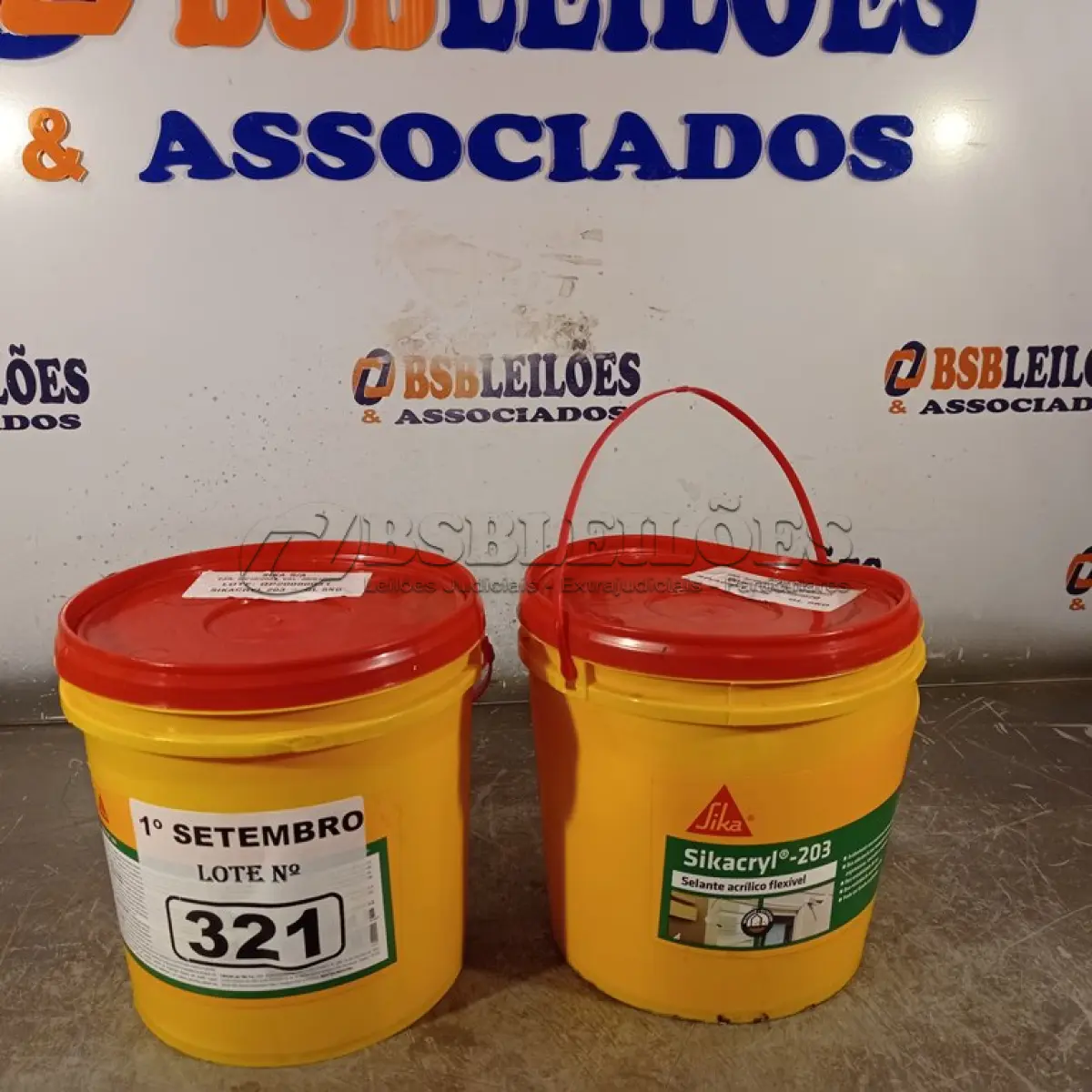 LOTE 321 - 02 BALDES DE SIKACRYL-203, SELANTE ACRÍLICO FLEXÍVEL 5KG. (NO ESTADO) ATENÇÃO! FAZER A VISITAÇÃO ANTES DE ARREMATAR, NÃO SABEMOS SE FUNCIONA. LEILÃO NÃO TEM GARANTIA E NEM DEVOLUÇÃO, SUJEITO A POSSÍVEIS AVARIAS VISÍVEIS/OCULTAS E/OU AUSÊNCIA DE COMPONENTES.