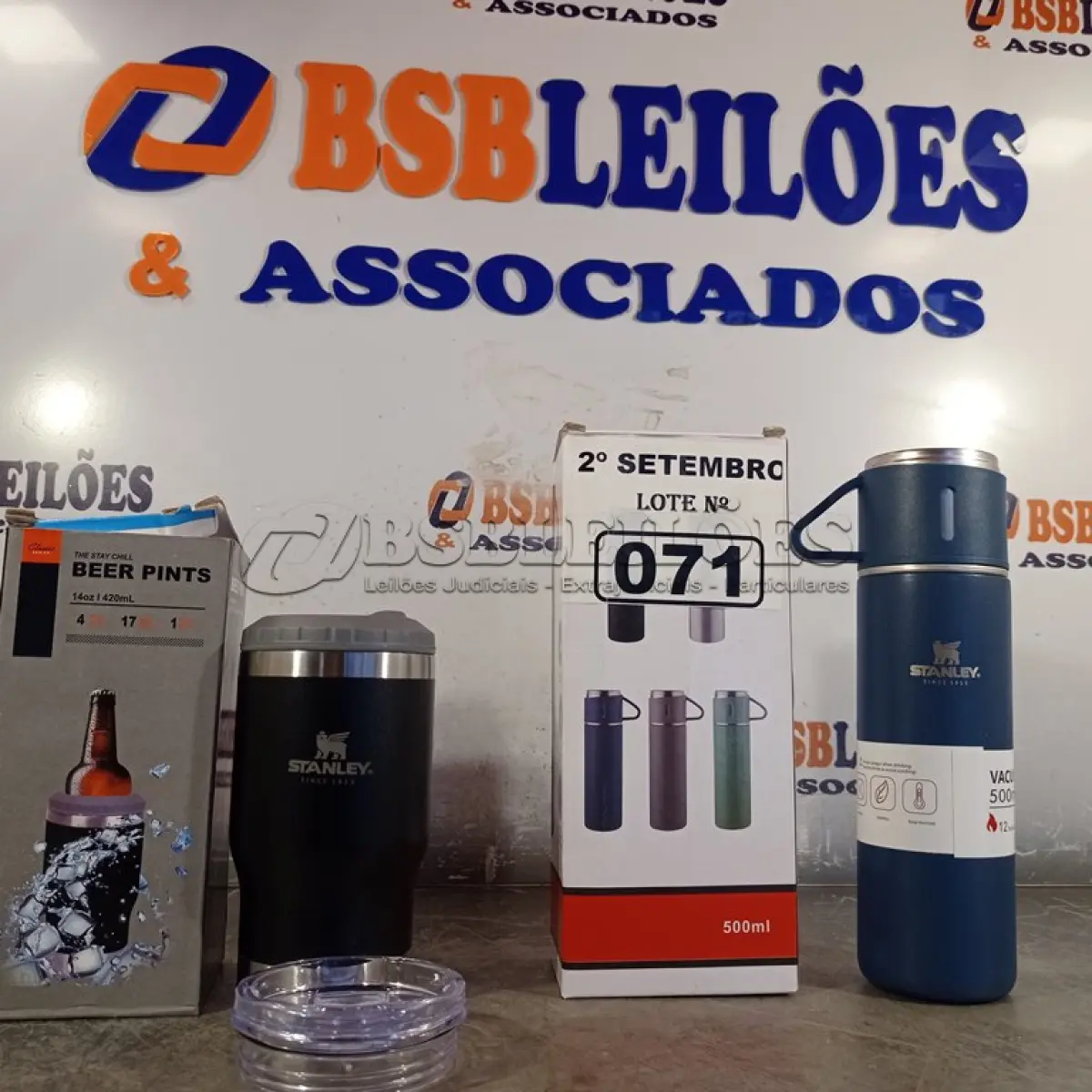 LOTE 071 - 01 GARRAFA TÉRMICA 500ML E 01 COPO DE CERVEJA 220ML. (NO ESTADO) ATENÇÃO! FAZER A VISITAÇÃO ANTES DE ARREMATAR, NÃO SABEMOS SE FUNCIONA. LEILÃO NÃO TEM GARANTIA E NEM DEVOLUÇÃO, SUJEITO A POSSÍVEIS AVARIAS VISÍVEIS/OCULTAS E/OU AUSÊNCIA DE COMPONENTES.