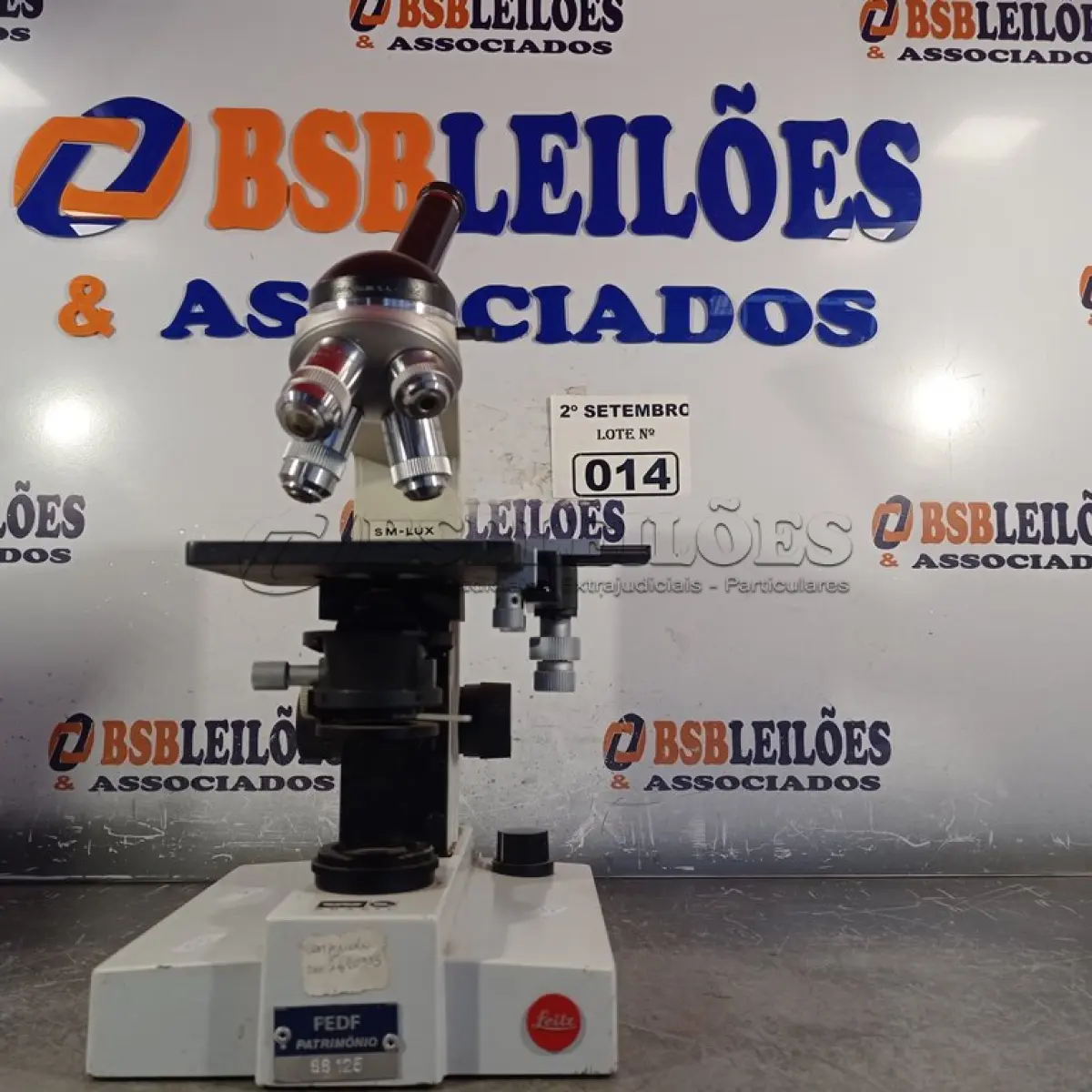 LOTE 014 - 01 MICROSCÓPIO. (NO ESTADO) ATENÇÃO! FAZER A VISITAÇÃO ANTES DE ARREMATAR, NÃO SABEMOS SE FUNCIONA. LEILÃO NÃO TEM GARANTIA E NEM DEVOLUÇÃO, SUJEITO A POSSÍVEIS AVARIAS VISÍVEIS/OCULTAS E/OU AUSÊNCIA DE COMPONENTES.