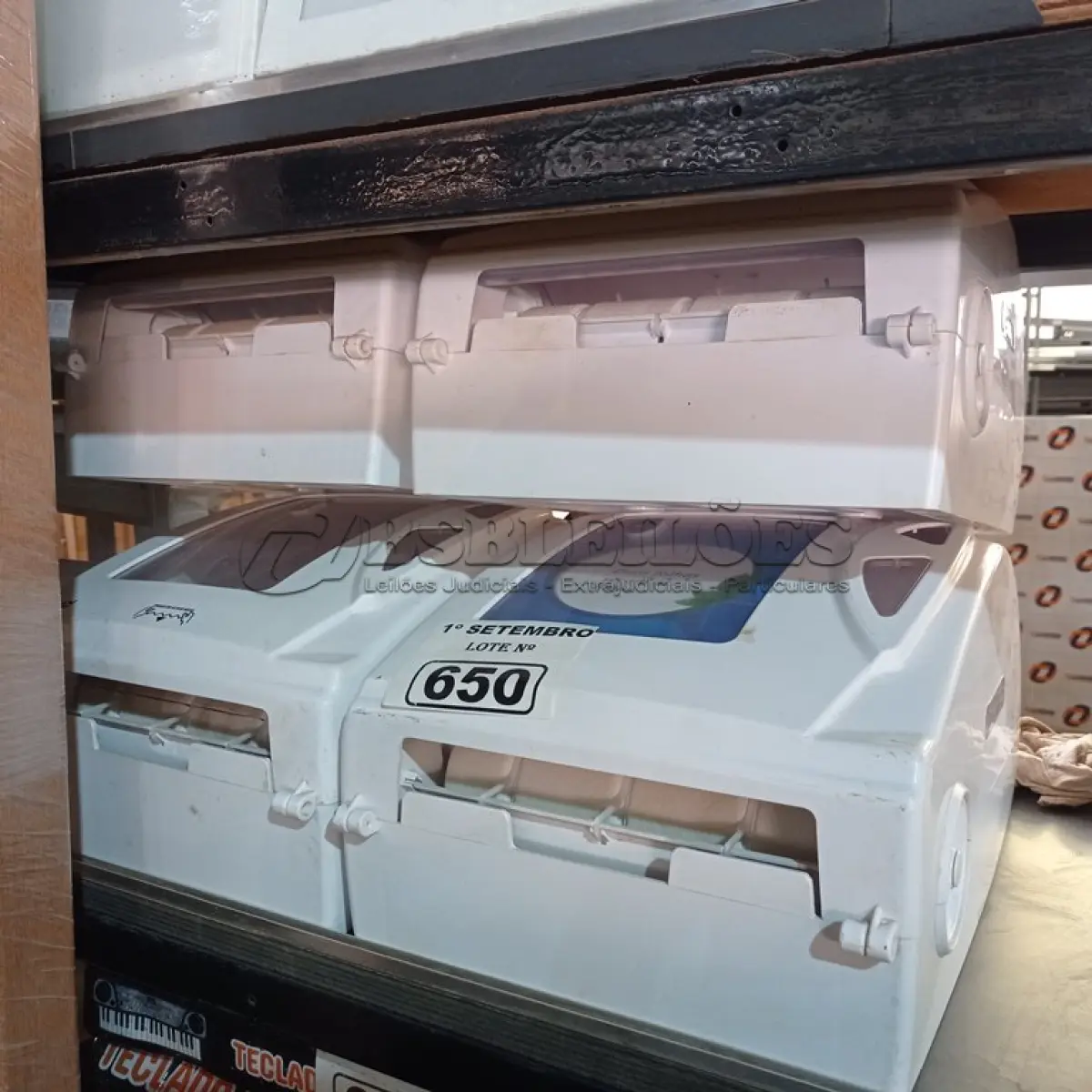 LOTE 650 - 04 DISPENSE PARA PAPEL TOALHA. (NO ESTADO) ATENÇÃO! FAZER A VISITAÇÃO ANTES DE ARREMATAR, NÃO SABEMOS SE FUNCIONA. LEILÃO NÃO TEM GARANTIA E NEM DEVOLUÇÃO, SUJEITO A POSSÍVEIS AVARIAS VISÍVEIS/OCULTAS E/OU AUSÊNCIA DE COMPONENTES.
