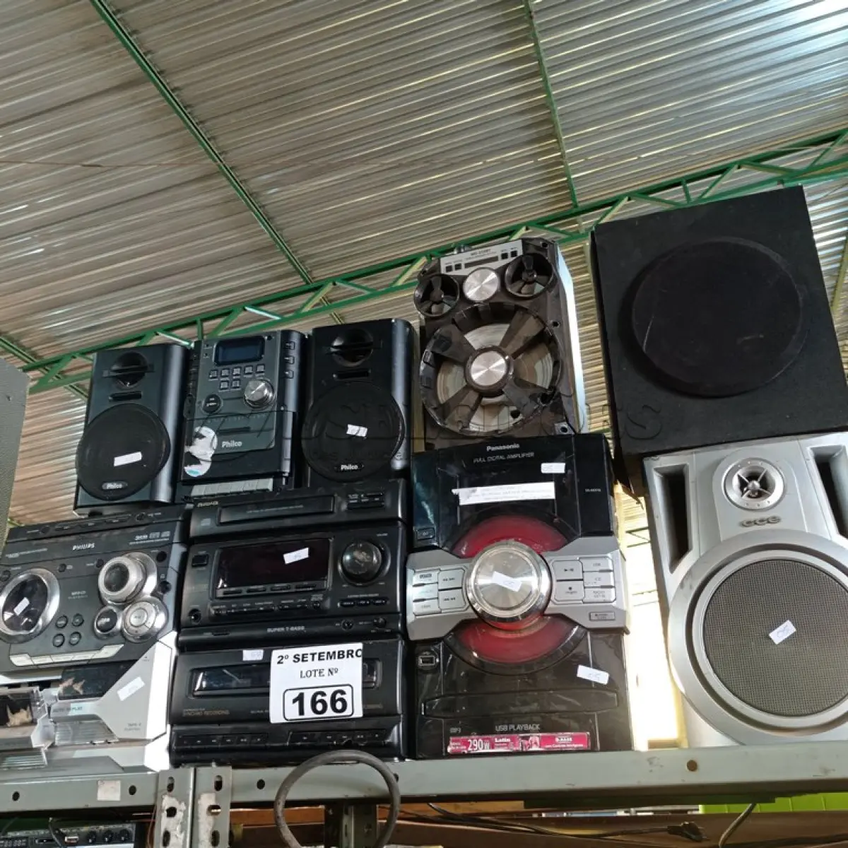 LOTE 166 - 04 APARELHOS DE SOM MARCAS E MODELOS DIVERSOS. (NO ESTADO) ATENÇÃO! FAZER A VISITAÇÃO ANTES DE ARREMATAR, NÃO SABEMOS SE FUNCIONA. LEILÃO NÃO TEM GARANTIA E NEM DEVOLUÇÃO, SUJEITO A POSSÍVEIS AVARIAS VISÍVEIS/OCULTAS E/OU AUSÊNCIA DE COMPONENTES.
