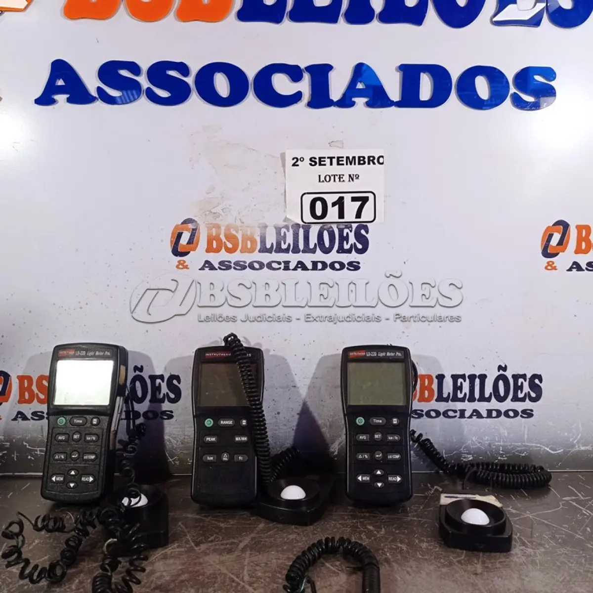 LOTE 017 - 04 MEDIDORES DE LUMINOSIDADE. (NO ESTADO) ATENÇÃO! FAZER A VISITAÇÃO ANTES DE ARREMATAR, NÃO SABEMOS SE FUNCIONA. LEILÃO NÃO TEM GARANTIA E NEM DEVOLUÇÃO, SUJEITO A POSSÍVEIS AVARIAS VISÍVEIS/OCULTAS E/OU AUSÊNCIA DE COMPONENTES.