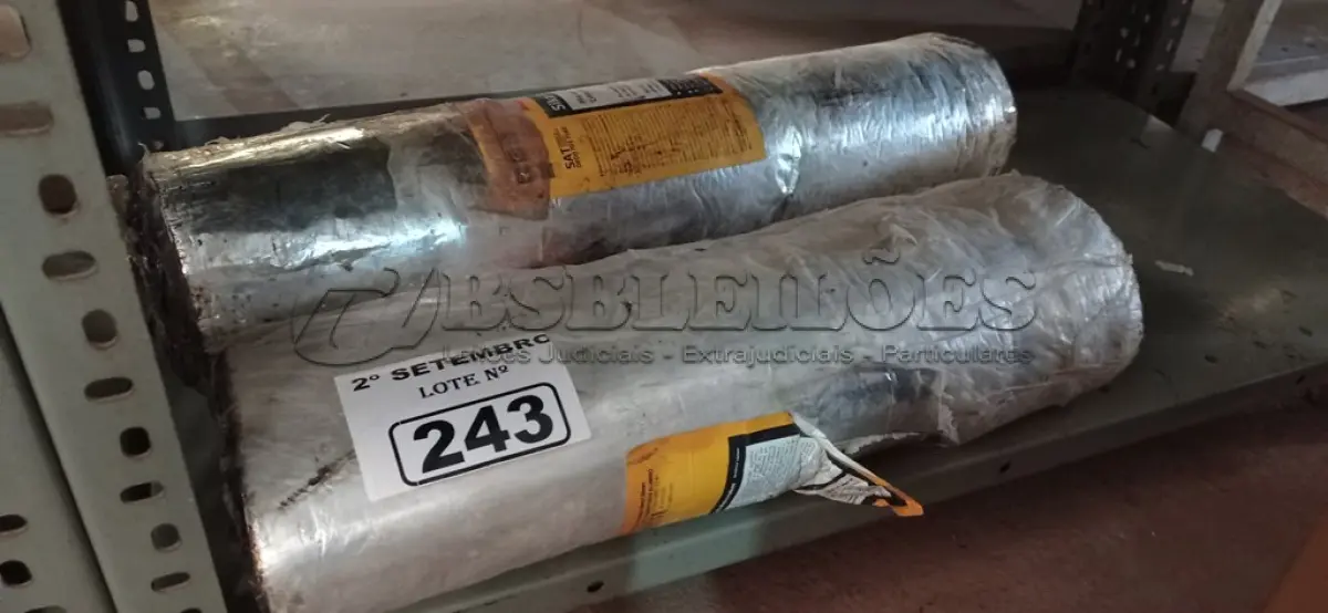 LOTE 243 - 02 ROLOS DE MANTA ASFÁLTICA MULTIUSO. (NO ESTADO) ATENÇÃO! FAZER A VISITAÇÃO ANTES DE ARREMATAR, NÃO SABEMOS SE FUNCIONA. LEILÃO NÃO TEM GARANTIA E NEM DEVOLUÇÃO, SUJEITO A POSSÍVEIS AVARIAS VISÍVEIS/OCULTAS E/OU AUSÊNCIA DE COMPONENTES.