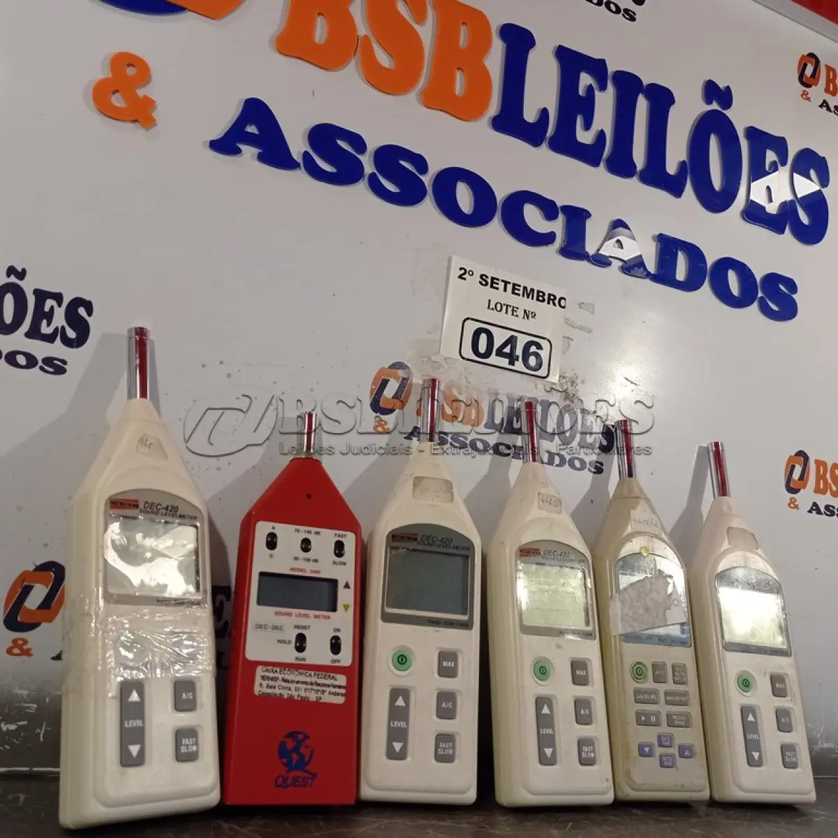 LOTE 046 - 06 DECIBELÍMETROS MARCAS E MODELOS DIVERSOS. (NO ESTADO) ATENÇÃO! FAZER A VISITAÇÃO ANTES DE ARREMATAR, NÃO SABEMOS SE FUNCIONA. LEILÃO NÃO TEM GARANTIA E NEM DEVOLUÇÃO, SUJEITO A POSSÍVEIS AVARIAS VISÍVEIS/OCULTAS E/OU AUSÊNCIA DE COMPONENTES.