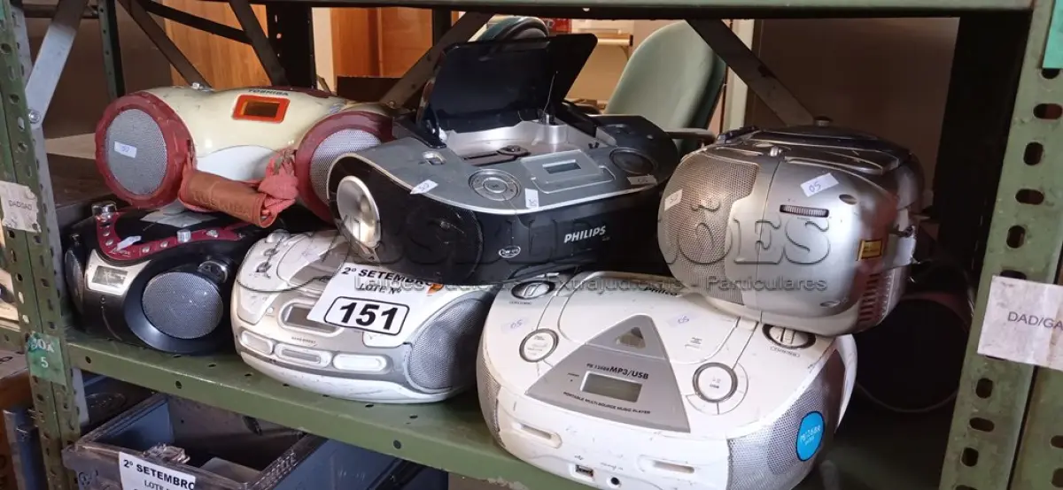 LOTE 151 - 09 APARELHOS DE SOM MARCAS E MODELOS DIVERSOS. (NO ESTADO) ATENÇÃO! FAZER A VISITAÇÃO ANTES DE ARREMATAR, NÃO SABEMOS SE FUNCIONA. LEILÃO NÃO TEM GARANTIA E NEM DEVOLUÇÃO, SUJEITO A POSSÍVEIS AVARIAS VISÍVEIS/OCULTAS E/OU AUSÊNCIA DE COMPONENTES.