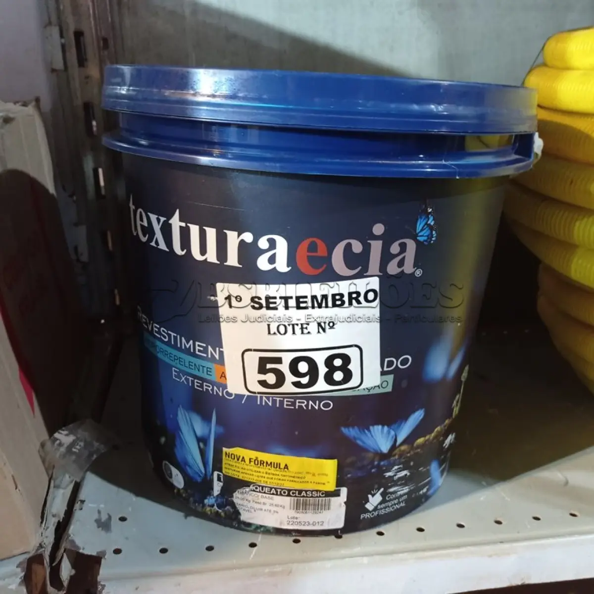 LOTE 598 - 01 BALDE DE REVESTIMENTO TEXTURIZADO HIDRORREPELENTE ANTIMOFO COR BRANCO BASE 25KG. (NO ESTADO) ATENÇÃO! FAZER A VISITAÇÃO ANTES DE ARREMATAR, NÃO SABEMOS SE FUNCIONA. LEILÃO NÃO TEM GARANTIA E NEM DEVOLUÇÃO, SUJEITO A POSSÍVEIS AVARIAS VISÍVEIS/OCULTAS E/OU AUSÊNCIA DE COMPONENTES.