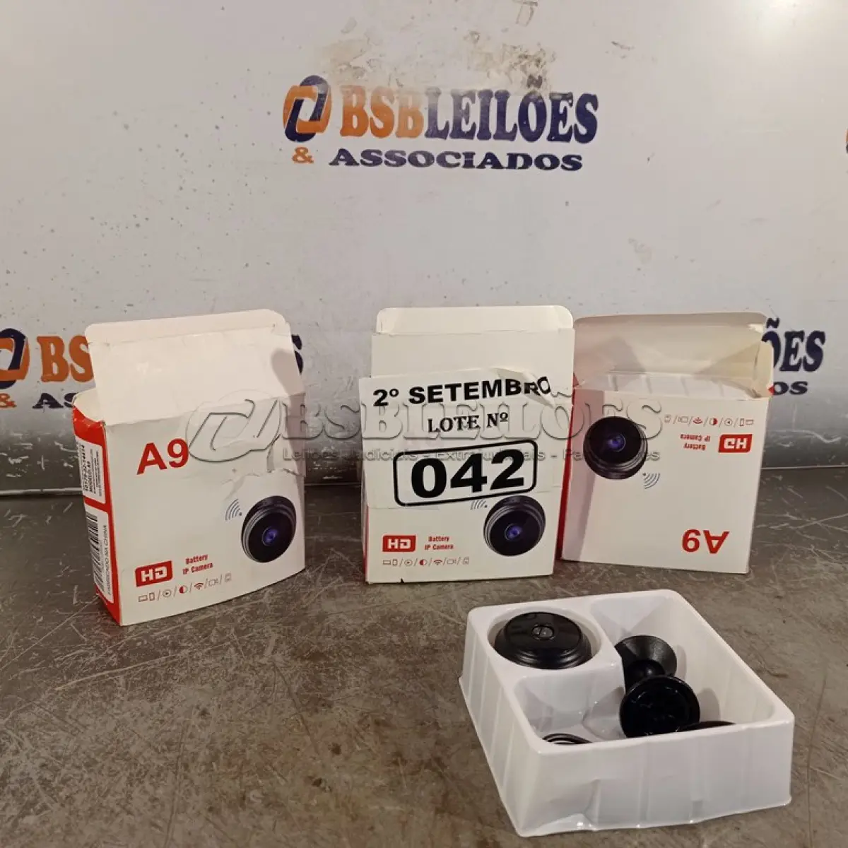 LOTE 042 - 03 CÂMERAS ESPIÃ. (NO ESTADO) ATENÇÃO! FAZER A VISITAÇÃO ANTES DE ARREMATAR, NÃO SABEMOS SE FUNCIONA. LEILÃO NÃO TEM GARANTIA E NEM DEVOLUÇÃO, SUJEITO A POSSÍVEIS AVARIAS VISÍVEIS/OCULTAS E/OU AUSÊNCIA DE COMPONENTES.