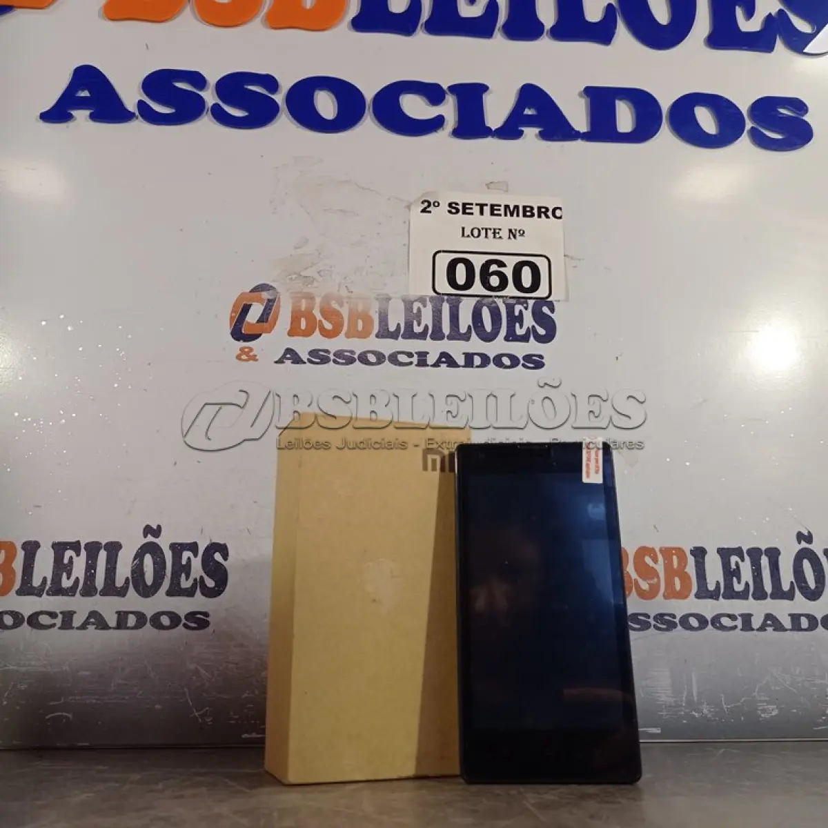 LOTE 060 - 01 CELULAR REDMI. (NO ESTADO) ATENÇÃO! FAZER A VISITAÇÃO ANTES DE ARREMATAR, NÃO SABEMOS SE FUNCIONA. LEILÃO NÃO TEM GARANTIA E NEM DEVOLUÇÃO, SUJEITO A POSSÍVEIS AVARIAS VISÍVEIS/OCULTAS E/OU AUSÊNCIA DE COMPONENTES.