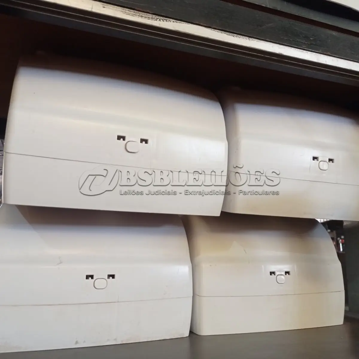 LOTE 650 - 04 DISPENSE PARA PAPEL TOALHA. (NO ESTADO) ATENÇÃO! FAZER A VISITAÇÃO ANTES DE ARREMATAR, NÃO SABEMOS SE FUNCIONA. LEILÃO NÃO TEM GARANTIA E NEM DEVOLUÇÃO, SUJEITO A POSSÍVEIS AVARIAS VISÍVEIS/OCULTAS E/OU AUSÊNCIA DE COMPONENTES.
