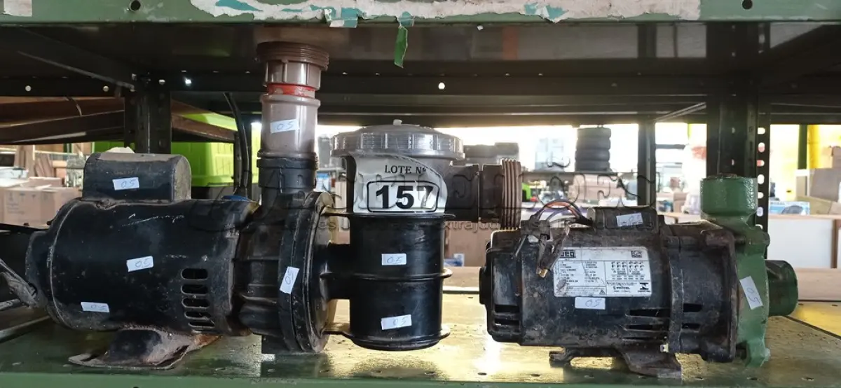 LOTE 157 - 02 BOMBAS D’AGUA MARCAS E MODELOS DIVERSOS. (NO ESTADO) ATENÇÃO! FAZER A VISITAÇÃO ANTES DE ARREMATAR, NÃO SABEMOS SE FUNCIONA. LEILÃO NÃO TEM GARANTIA E NEM DEVOLUÇÃO, SUJEITO A POSSÍVEIS AVARIAS VISÍVEIS/OCULTAS E/OU AUSÊNCIA DE COMPONENTES.