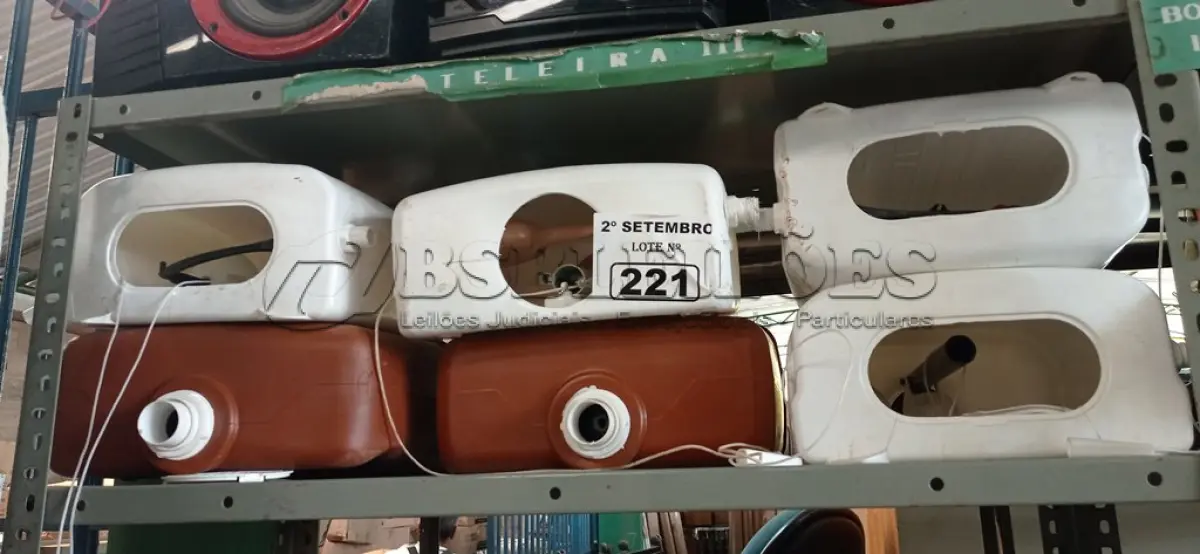 LOTE 221 - 06 CAIXAS DE DESCARGA MARCAS E MODELOS DIVERSOS COM AVARIAS. (NO ESTADO) ATENÇÃO! FAZER A VISITAÇÃO ANTES DE ARREMATAR, NÃO SABEMOS SE FUNCIONA. LEILÃO NÃO TEM GARANTIA E NEM DEVOLUÇÃO, SUJEITO A POSSÍVEIS AVARIAS VISÍVEIS/OCULTAS E/OU AUSÊNCIA DE COMPONENTES.