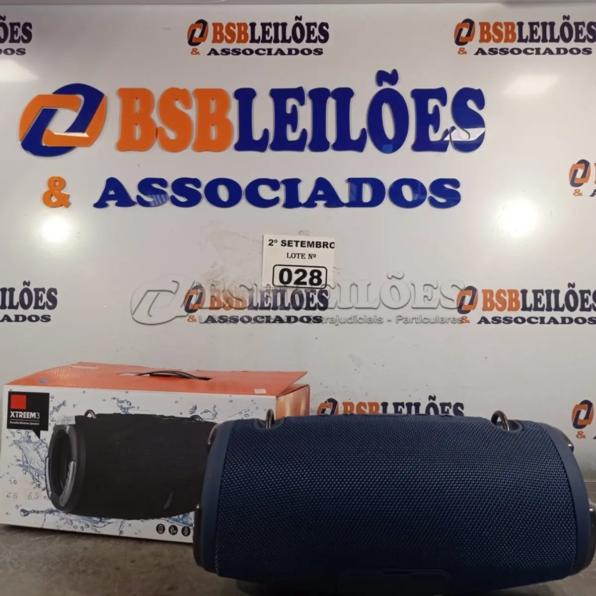 LOTE 028 - 01 CAIXA DE SOM BLUETOOTH. (NO ESTADO) ATENÇÃO! FAZER A VISITAÇÃO ANTES DE ARREMATAR, NÃO SABEMOS SE FUNCIONA. LEILÃO NÃO TEM GARANTIA E NEM DEVOLUÇÃO, SUJEITO A POSSÍVEIS AVARIAS VISÍVEIS/OCULTAS E/OU AUSÊNCIA DE COMPONENTES.