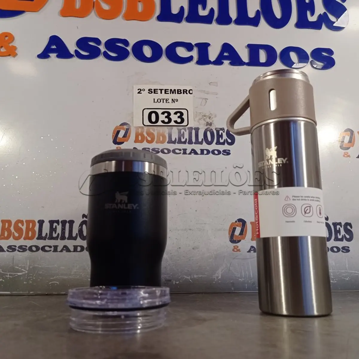 LOTE 033 - 01 GARRAFA TÉRMICA 500ML E 01 COPO DE CERVEJA 220ML. (NO ESTADO) ATENÇÃO! FAZER A VISITAÇÃO ANTES DE ARREMATAR, NÃO SABEMOS SE FUNCIONA. LEILÃO NÃO TEM GARANTIA E NEM DEVOLUÇÃO, SUJEITO A POSSÍVEIS AVARIAS VISÍVEIS/OCULTAS E/OU AUSÊNCIA DE COMPONENTES.
