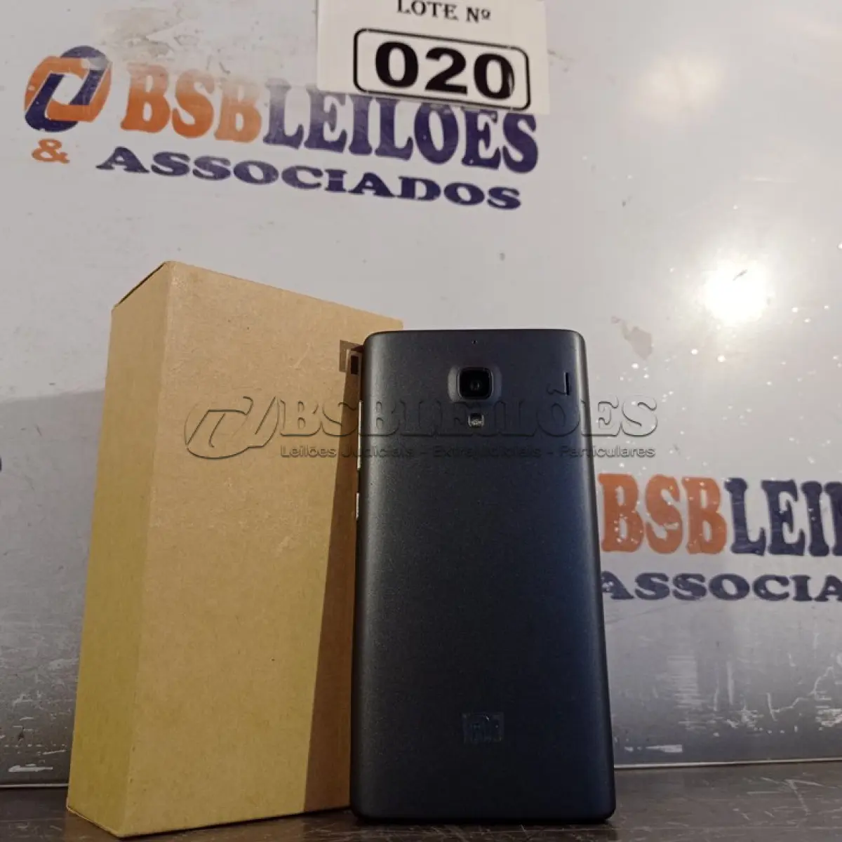 LOTE 020 - 01 CELULAR REDMI. (NO ESTADO) ATENÇÃO! FAZER A VISITAÇÃO ANTES DE ARREMATAR, NÃO SABEMOS SE FUNCIONA. LEILÃO NÃO TEM GARANTIA E NEM DEVOLUÇÃO, SUJEITO A POSSÍVEIS AVARIAS VISÍVEIS/OCULTAS E/OU AUSÊNCIA DE COMPONENTES.