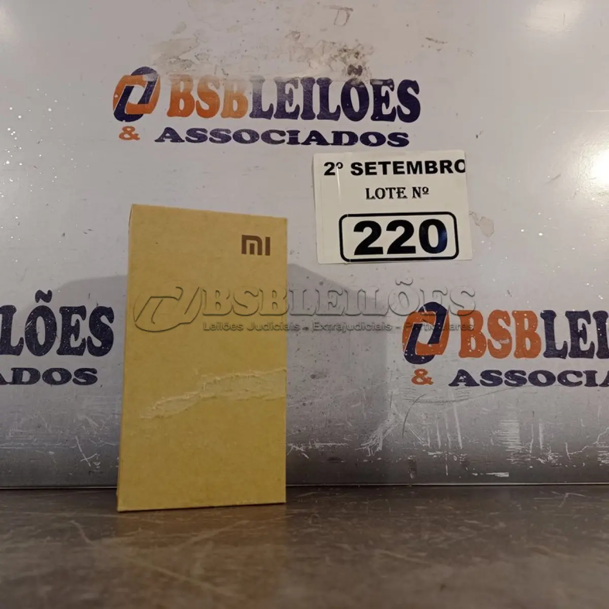 LOTE 220 - 01 CELULAR REDMI. (NO ESTADO) ATENÇÃO! FAZER A VISITAÇÃO ANTES DE ARREMATAR, NÃO SABEMOS SE FUNCIONA. LEILÃO NÃO TEM GARANTIA E NEM DEVOLUÇÃO, SUJEITO A POSSÍVEIS AVARIAS VISÍVEIS/OCULTAS E/OU AUSÊNCIA DE COMPONENTES.
