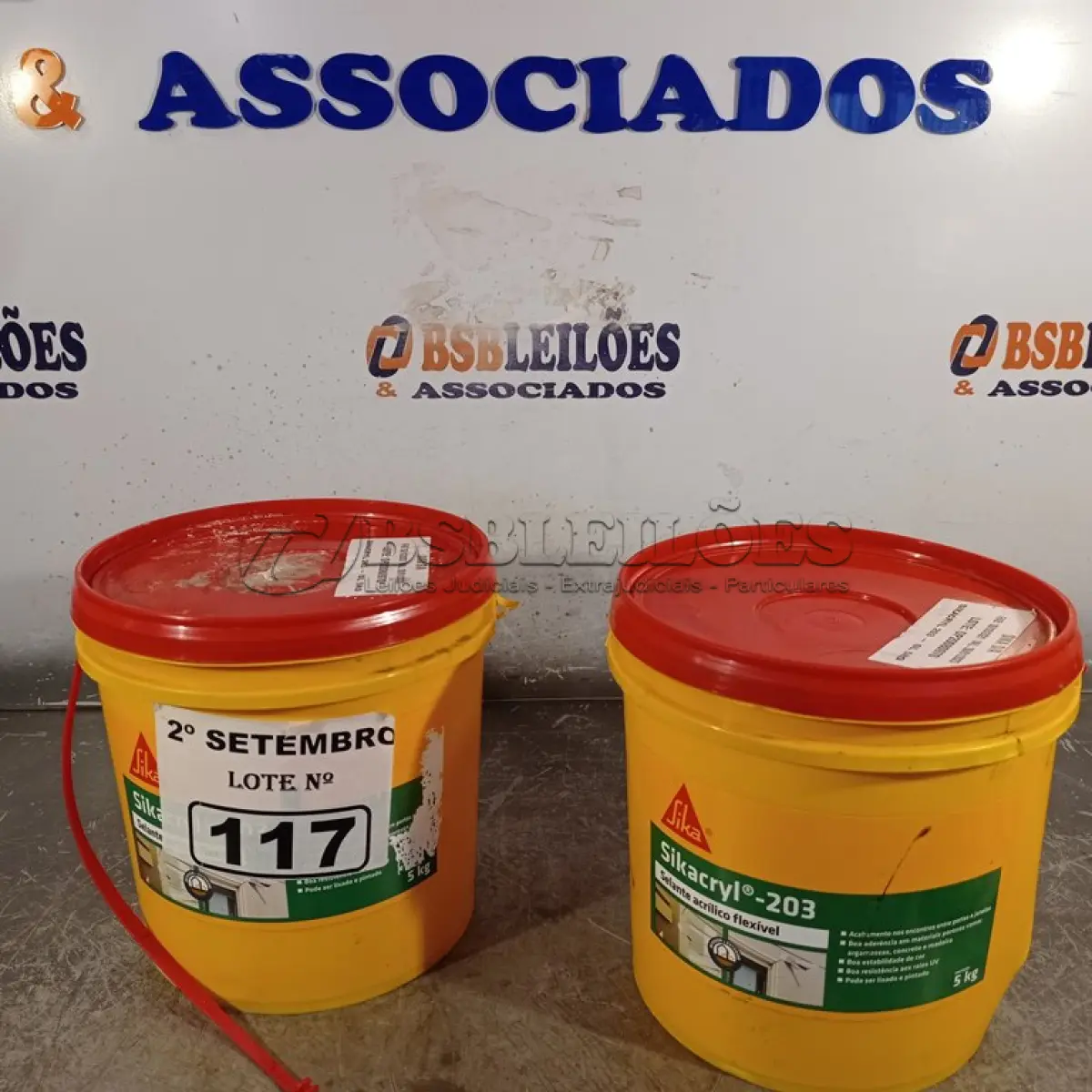 LOTE 117 - 02 BALDES DE SIKACRYL-203, SELANTE ACRÍLICO FLEXÍVEL 5KG. (NO ESTADO) ATENÇÃO! FAZER A VISITAÇÃO ANTES DE ARREMATAR, NÃO SABEMOS SE FUNCIONA. LEILÃO NÃO TEM GARANTIA E NEM DEVOLUÇÃO, SUJEITO A POSSÍVEIS AVARIAS VISÍVEIS/OCULTAS E/OU AUSÊNCIA DE COMPONENTES.