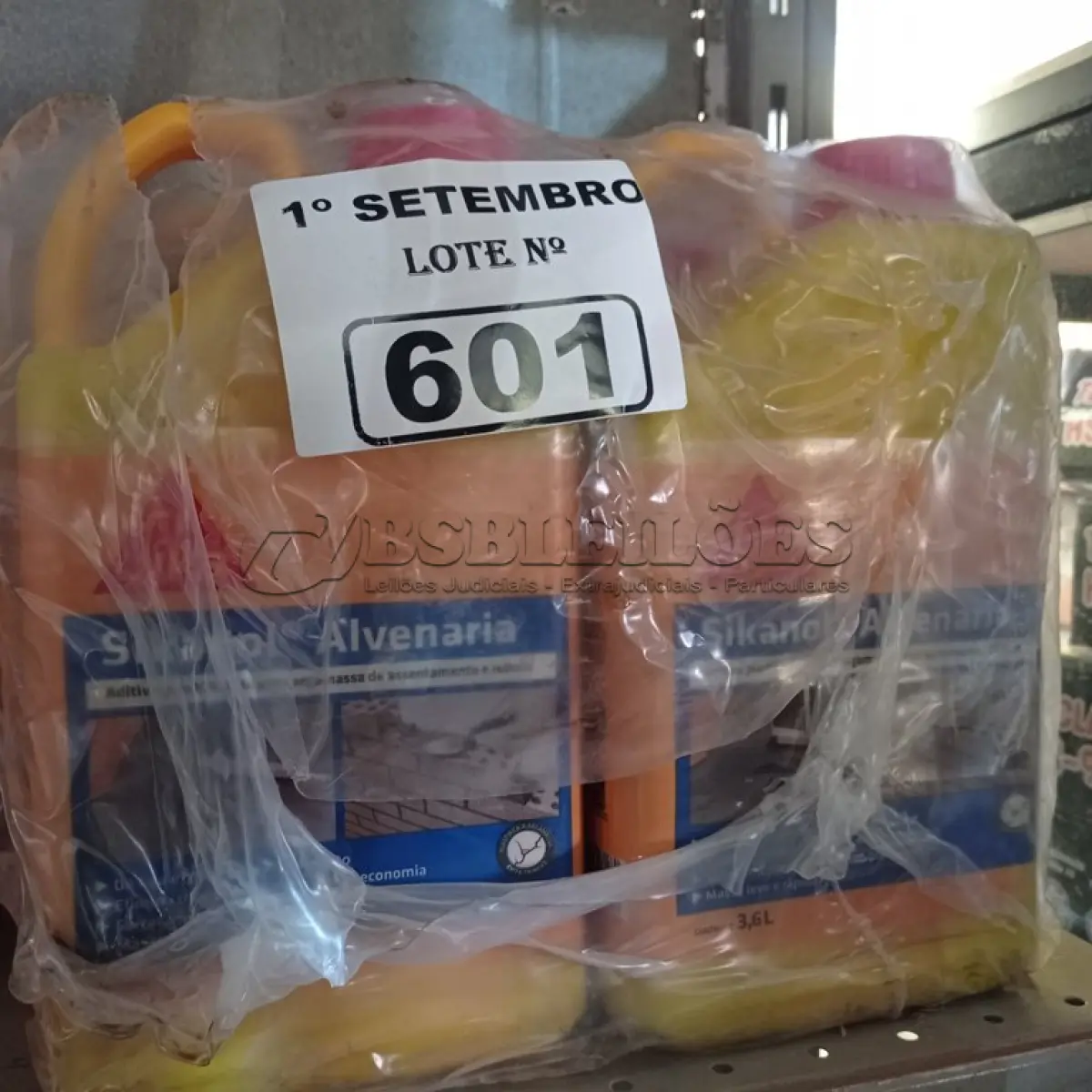 LOTE 601 - 04 GALÕES DE SIKANOL ALVENARIA 3,6L, ADITIVO PLASTIFICANTE PARA ARGAMASSA DE ASSENTAMENTO E REBOCO. (NO ESTADO) ATENÇÃO! FAZER A VISITAÇÃO ANTES DE ARREMATAR, NÃO SABEMOS SE FUNCIONA. LEILÃO NÃO TEM GARANTIA E NEM DEVOLUÇÃO, SUJEITO A POSSÍVEIS AVARIAS VISÍVEIS/OCULTAS E/OU AUSÊNCIA DE COMPONENTES.