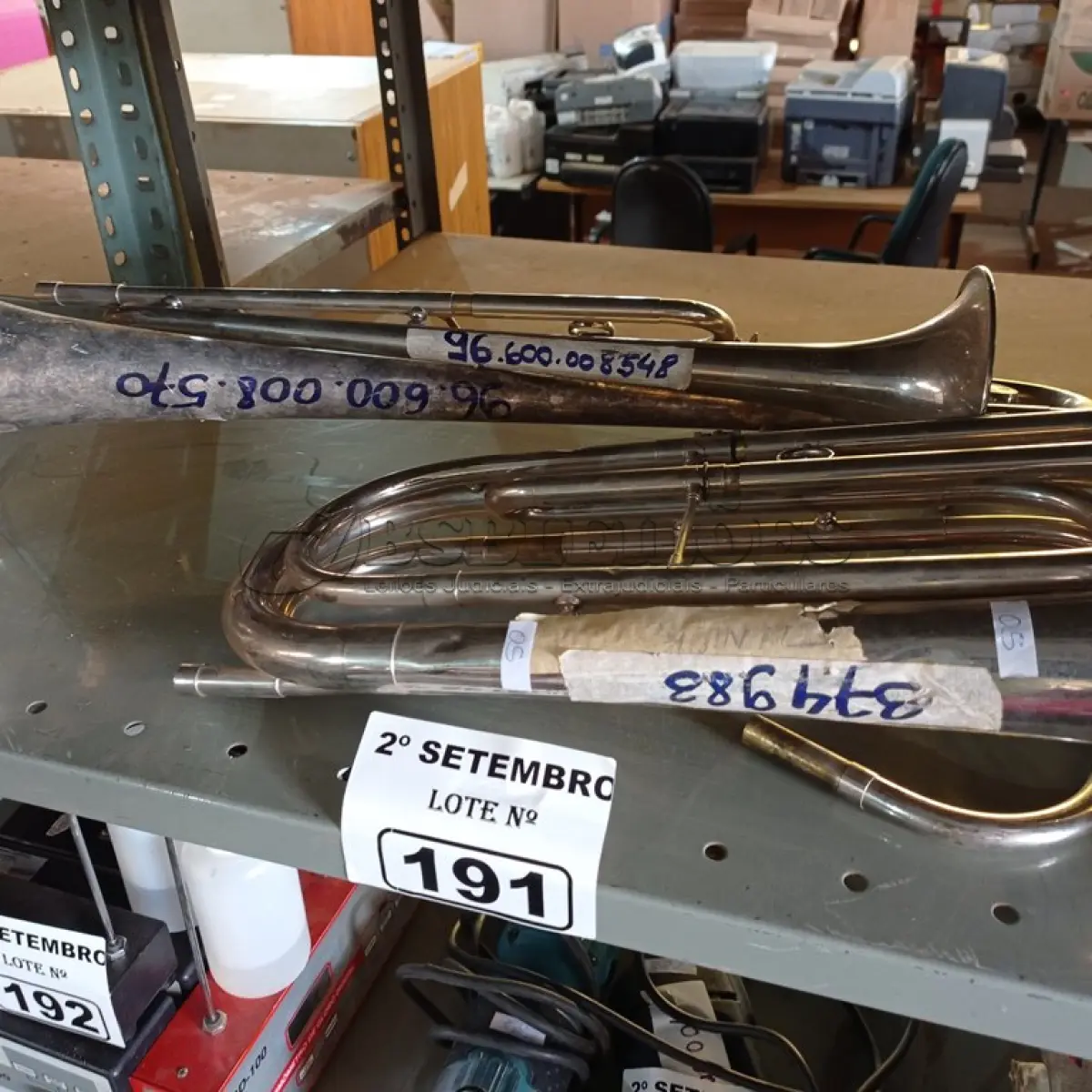 LOTE 191 - 03 INSTRUMENTOS MUSICAIS. (NO ESTADO) ATENÇÃO! FAZER A VISITAÇÃO ANTES DE ARREMATAR, NÃO SABEMOS SE FUNCIONA. LEILÃO NÃO TEM GARANTIA E NEM DEVOLUÇÃO, SUJEITO A POSSÍVEIS AVARIAS VISÍVEIS/OCULTAS E/OU AUSÊNCIA DE COMPONENTES.