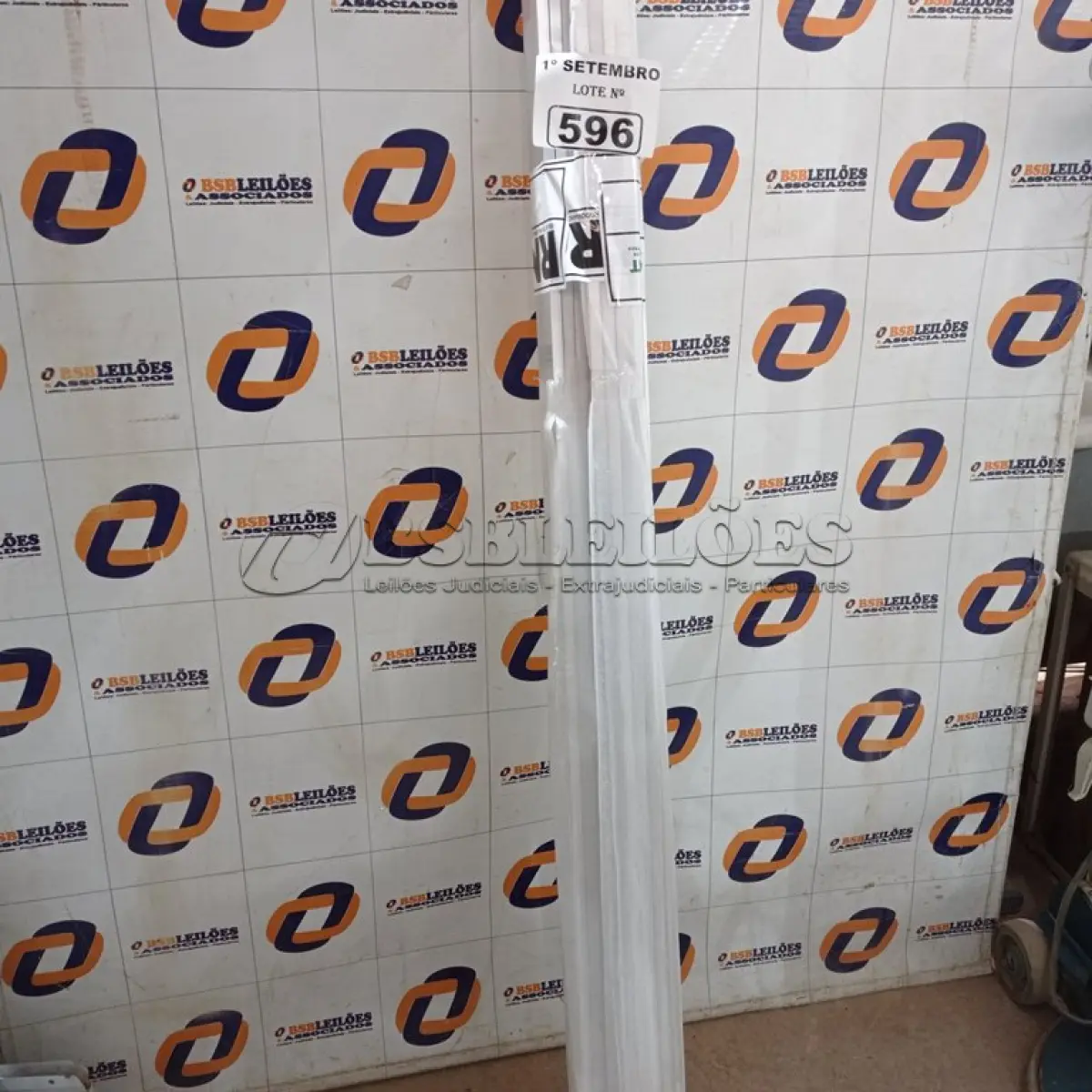 LOTE 596 - 01 LOTE COM VÁRIAS RÉGUAS EM ALUMÍNIO. (NO ESTADO) ATENÇÃO! FAZER A VISITAÇÃO ANTES DE ARREMATAR, NÃO SABEMOS SE FUNCIONA. LEILÃO NÃO TEM GARANTIA E NEM DEVOLUÇÃO, SUJEITO A POSSÍVEIS AVARIAS VISÍVEIS/OCULTAS E/OU AUSÊNCIA DE COMPONENTES.