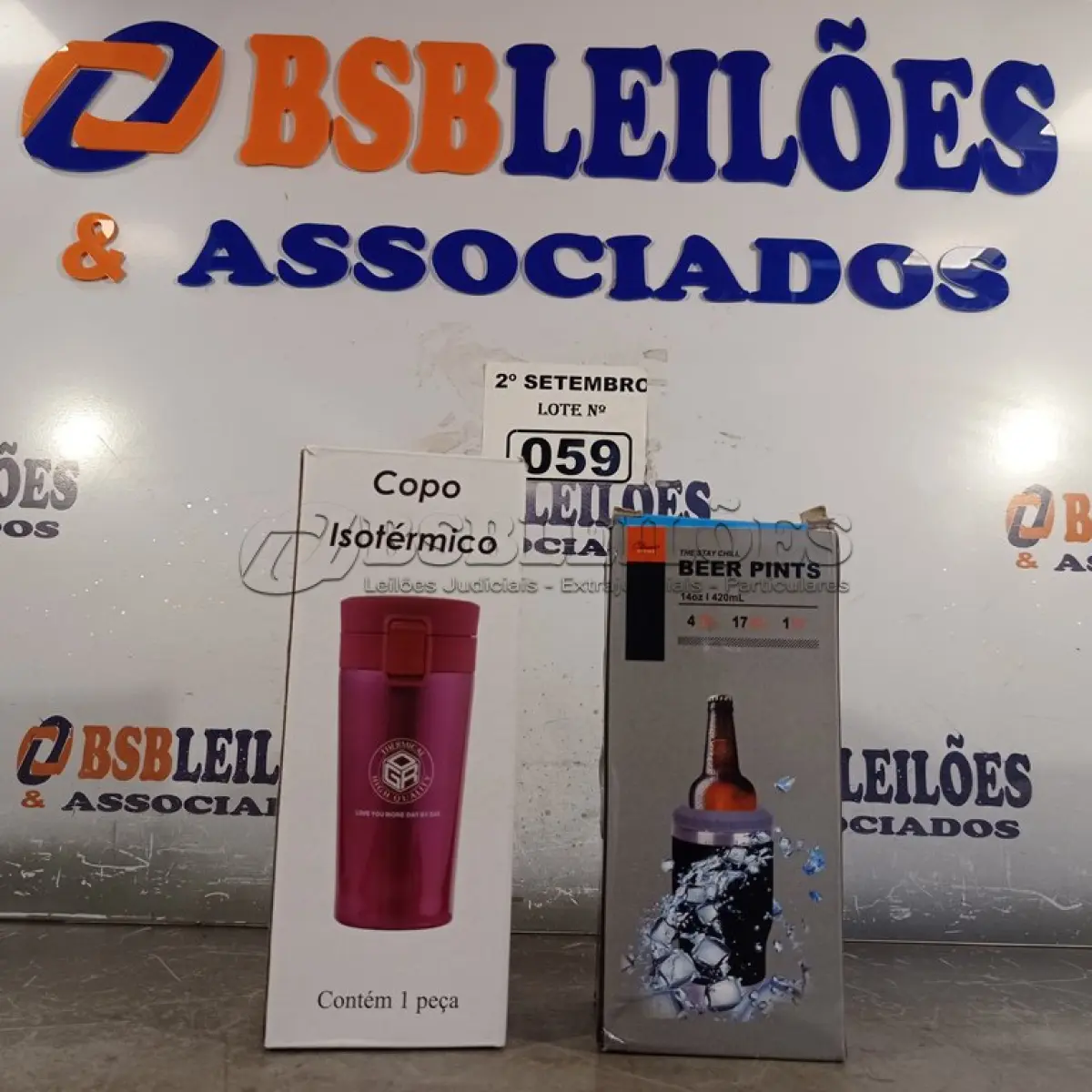 LOTE 059 - 01 COPO ISOTÉRMICO E 01 COPO DE CERVEJA. (NO ESTADO) ATENÇÃO! FAZER A VISITAÇÃO ANTES DE ARREMATAR, NÃO SABEMOS SE FUNCIONA. LEILÃO NÃO TEM GARANTIA E NEM DEVOLUÇÃO, SUJEITO A POSSÍVEIS AVARIAS VISÍVEIS/OCULTAS E/OU AUSÊNCIA DE COMPONENTES.