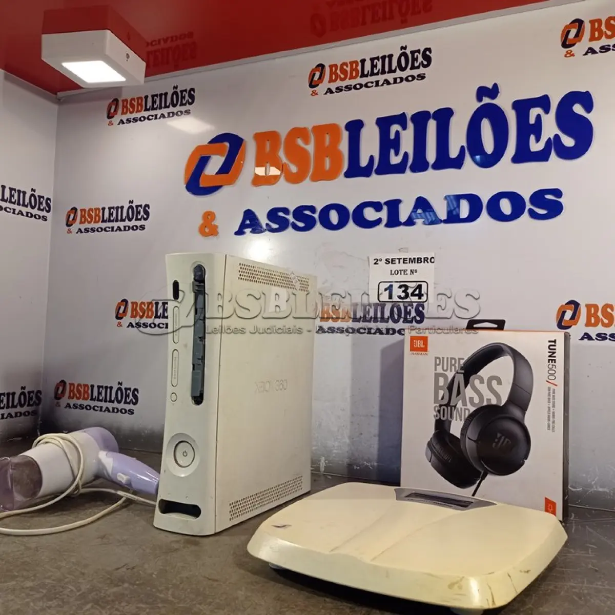 LOTE 134 - 01 LOTE COM MATERIAIS DIVERSOS. (NO ESTADO) ATENÇÃO! FAZER A VISITAÇÃO ANTES DE ARREMATAR, NÃO SABEMOS SE FUNCIONA. LEILÃO NÃO TEM GARANTIA E NEM DEVOLUÇÃO, SUJEITO A POSSÍVEIS AVARIAS VISÍVEIS/OCULTAS E/OU AUSÊNCIA DE COMPONENTES.