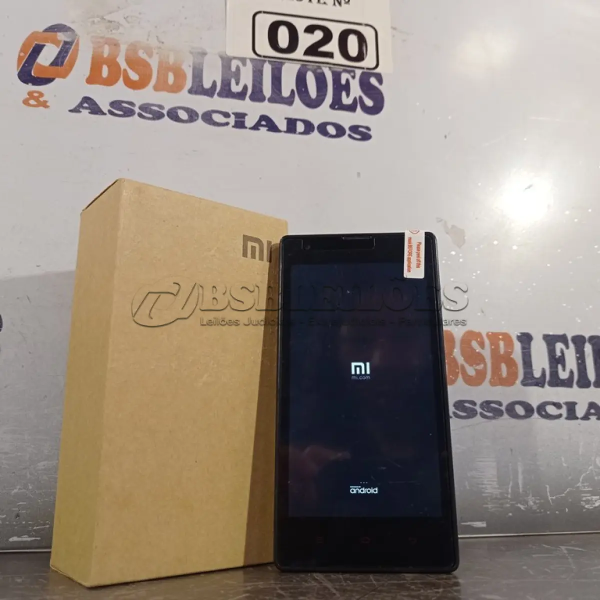 LOTE 020 - 01 CELULAR REDMI. (NO ESTADO) ATENÇÃO! FAZER A VISITAÇÃO ANTES DE ARREMATAR, NÃO SABEMOS SE FUNCIONA. LEILÃO NÃO TEM GARANTIA E NEM DEVOLUÇÃO, SUJEITO A POSSÍVEIS AVARIAS VISÍVEIS/OCULTAS E/OU AUSÊNCIA DE COMPONENTES.