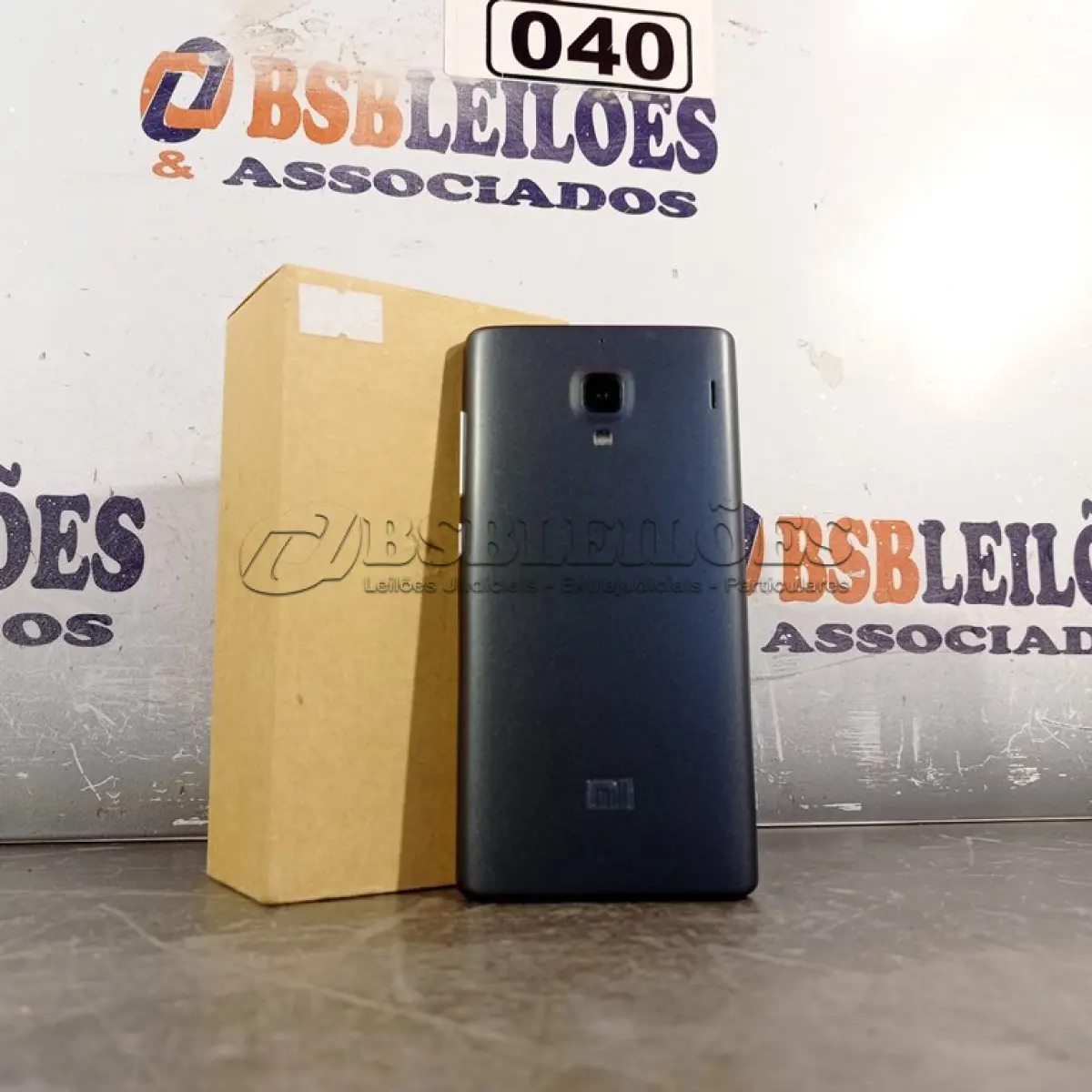 LOTE 040 - 01 CELULAR REDMI. (NO ESTADO) ATENÇÃO! FAZER A VISITAÇÃO ANTES DE ARREMATAR, NÃO SABEMOS SE FUNCIONA. LEILÃO NÃO TEM GARANTIA E NEM DEVOLUÇÃO, SUJEITO A POSSÍVEIS AVARIAS VISÍVEIS/OCULTAS E/OU AUSÊNCIA DE COMPONENTES.