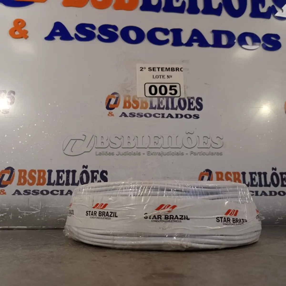 LOTE 005 - 01 ROLO DE CABO FLEXÍVEL 100M 1X4MM NA COR BRANCA(NOVO). (NO ESTADO) ATENÇÃO! FAZER A VISITAÇÃO ANTES DE ARREMATAR, NÃO SABEMOS SE FUNCIONA. LEILÃO NÃO TEM GARANTIA E NEM DEVOLUÇÃO, SUJEITO A POSSÍVEIS AVARIAS VISÍVEIS/OCULTAS E/OU AUSÊNCIA DE COMPONENTES.