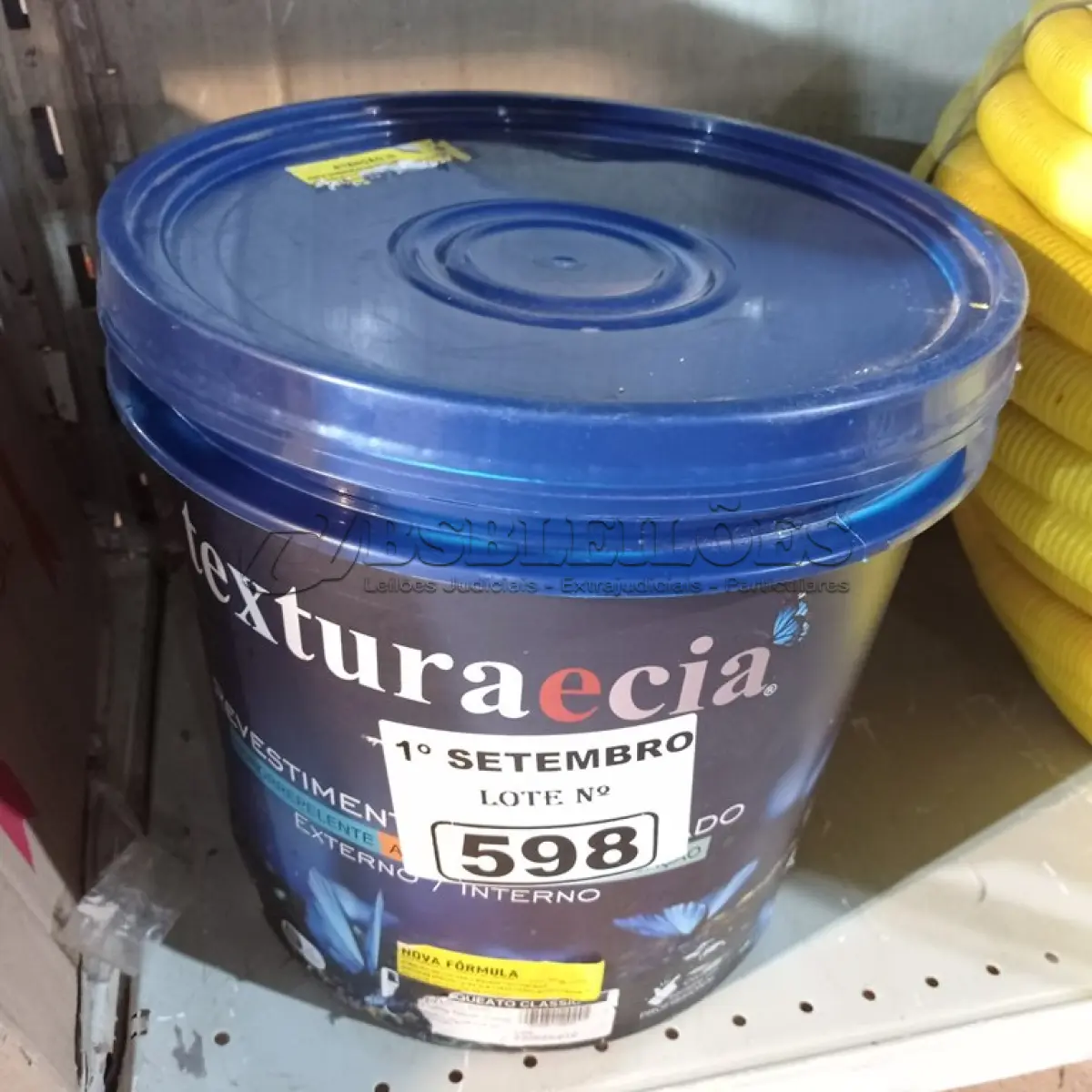 LOTE 598 - 01 BALDE DE REVESTIMENTO TEXTURIZADO HIDRORREPELENTE ANTIMOFO COR BRANCO BASE 25KG. (NO ESTADO) ATENÇÃO! FAZER A VISITAÇÃO ANTES DE ARREMATAR, NÃO SABEMOS SE FUNCIONA. LEILÃO NÃO TEM GARANTIA E NEM DEVOLUÇÃO, SUJEITO A POSSÍVEIS AVARIAS VISÍVEIS/OCULTAS E/OU AUSÊNCIA DE COMPONENTES.