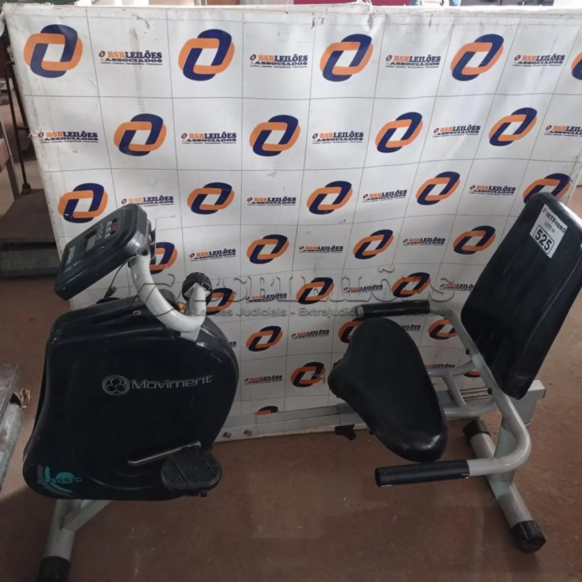 LOTE 525 - 01 BICICLETA ERGOMÉTRICA. (NO ESTADO) ATENÇÃO! FAZER A VISITAÇÃO ANTES DE ARREMATAR, NÃO SABEMOS SE FUNCIONA. LEILÃO NÃO TEM GARANTIA E NEM DEVOLUÇÃO, SUJEITO A POSSÍVEIS AVARIAS VISÍVEIS/OCULTAS E/OU AUSÊNCIA DE COMPONENTES.