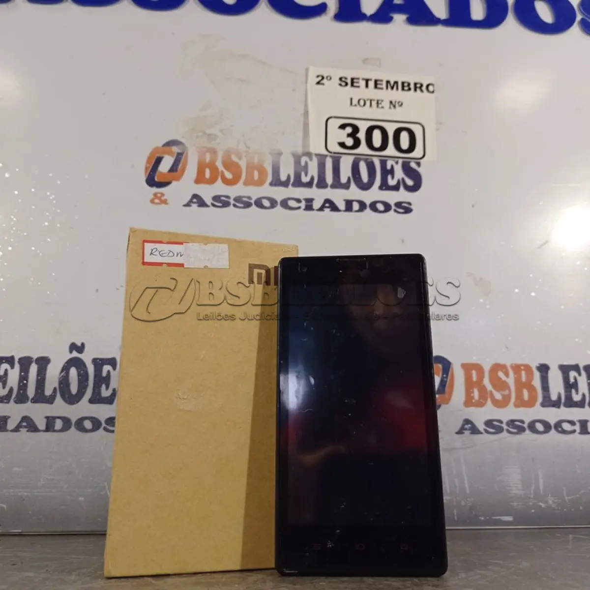 LOTE 300 - 01 CELULAR REDMI. (NO ESTADO) ATENÇÃO! FAZER A VISITAÇÃO ANTES DE ARREMATAR, NÃO SABEMOS SE FUNCIONA. LEILÃO NÃO TEM GARANTIA E NEM DEVOLUÇÃO, SUJEITO A POSSÍVEIS AVARIAS VISÍVEIS/OCULTAS E/OU AUSÊNCIA DE COMPONENTES.